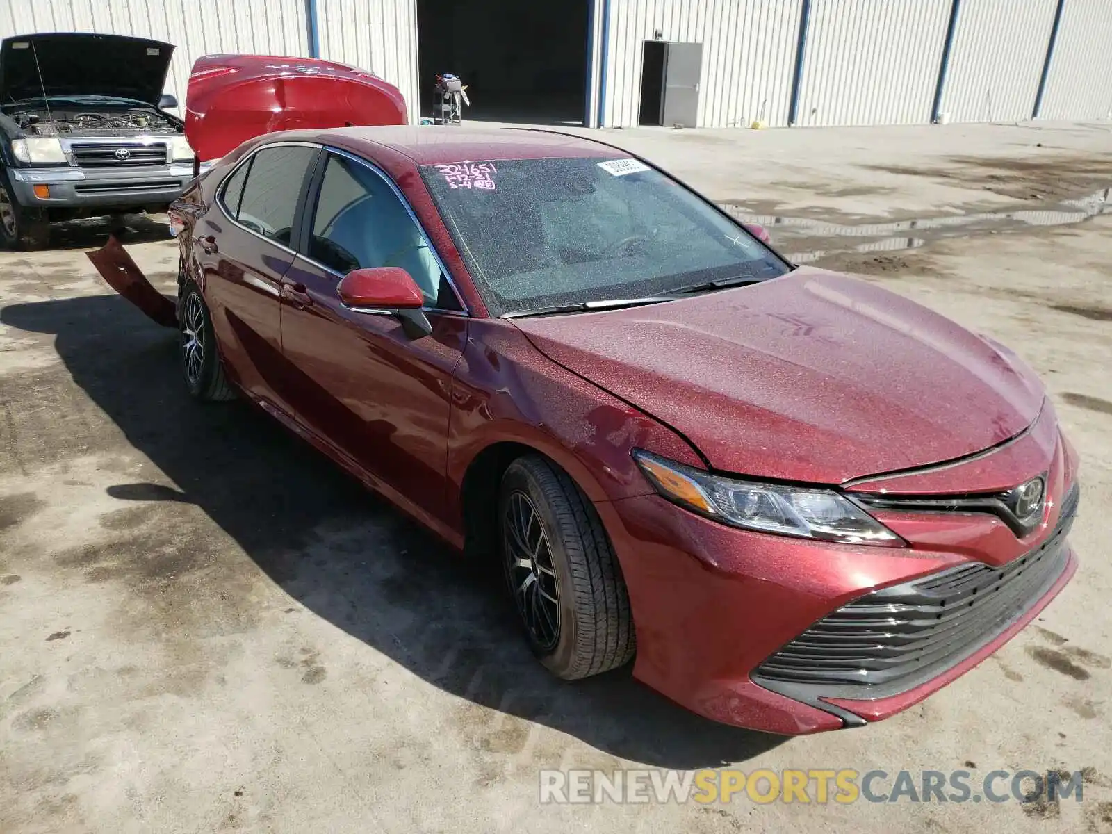 1 Photograph of a damaged car 4T1L11AK8LU336391 TOYOTA CAMRY 2020