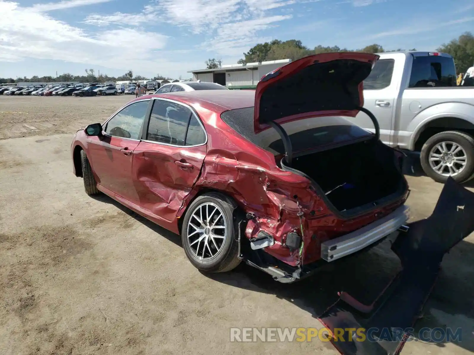 3 Photograph of a damaged car 4T1L11AK8LU336391 TOYOTA CAMRY 2020