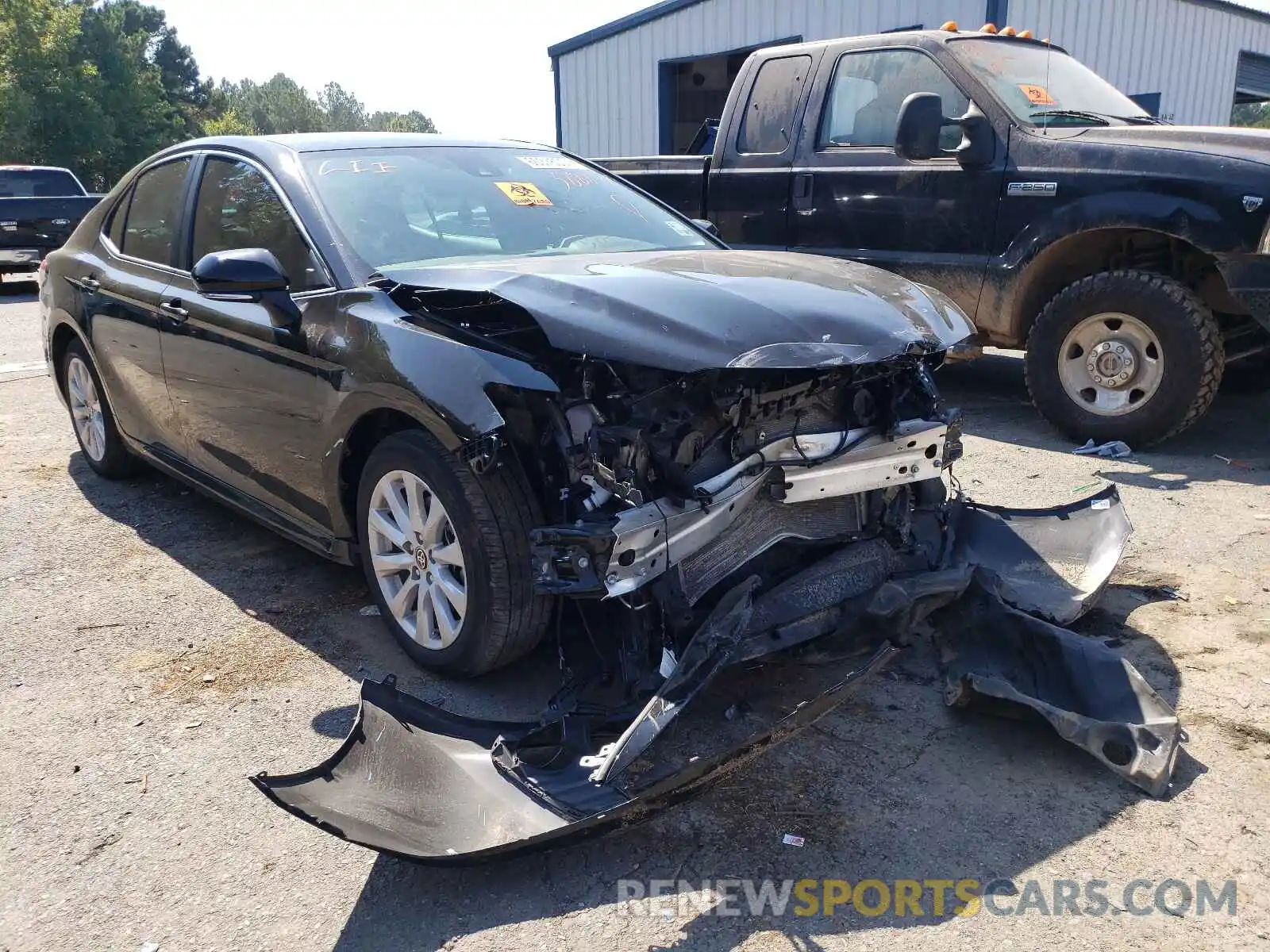 1 Photograph of a damaged car 4T1L11AK8LU388877 TOYOTA CAMRY 2020