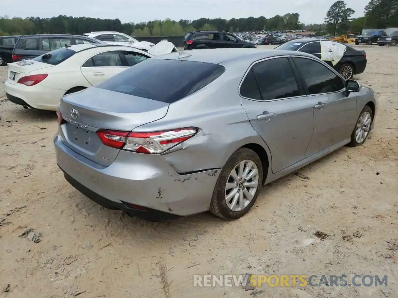 4 Photograph of a damaged car 4T1L11AK8LU502344 TOYOTA CAMRY 2020