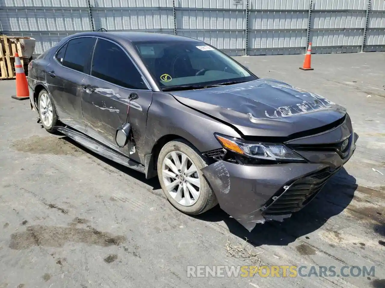 1 Photograph of a damaged car 4T1L11AK8LU986158 TOYOTA CAMRY 2020