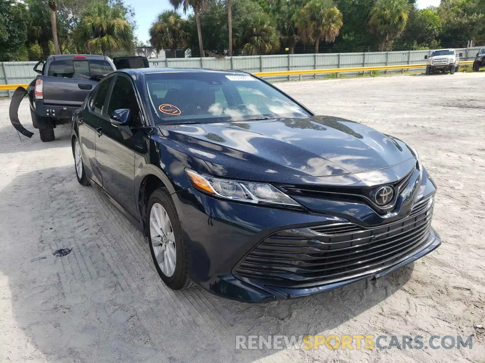 1 Photograph of a damaged car 4T1L11AK9LU323407 TOYOTA CAMRY 2020