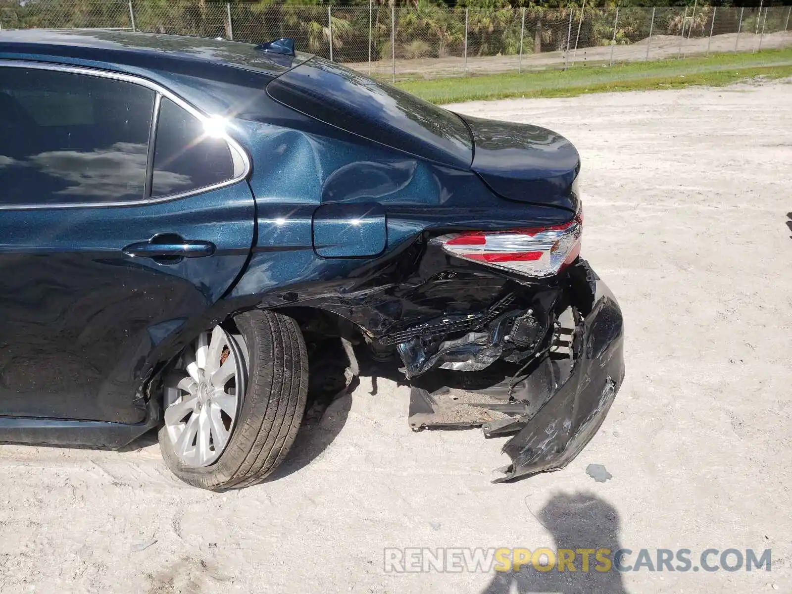 9 Photograph of a damaged car 4T1L11AK9LU323407 TOYOTA CAMRY 2020