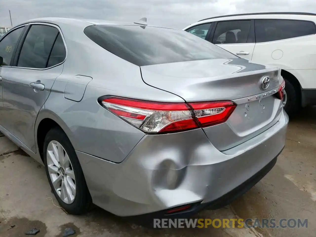 9 Photograph of a damaged car 4T1L11AK9LU503499 TOYOTA CAMRY 2020