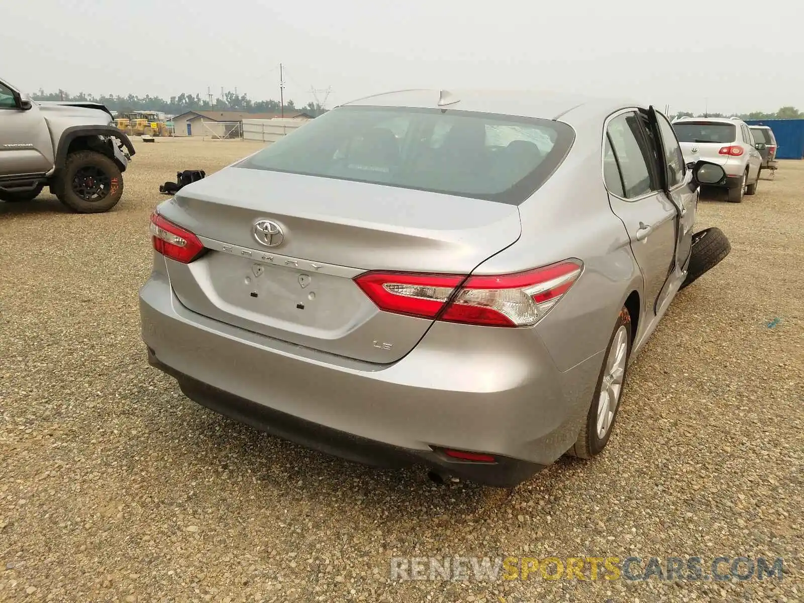 4 Photograph of a damaged car 4T1L11AK9LU884898 TOYOTA CAMRY 2020