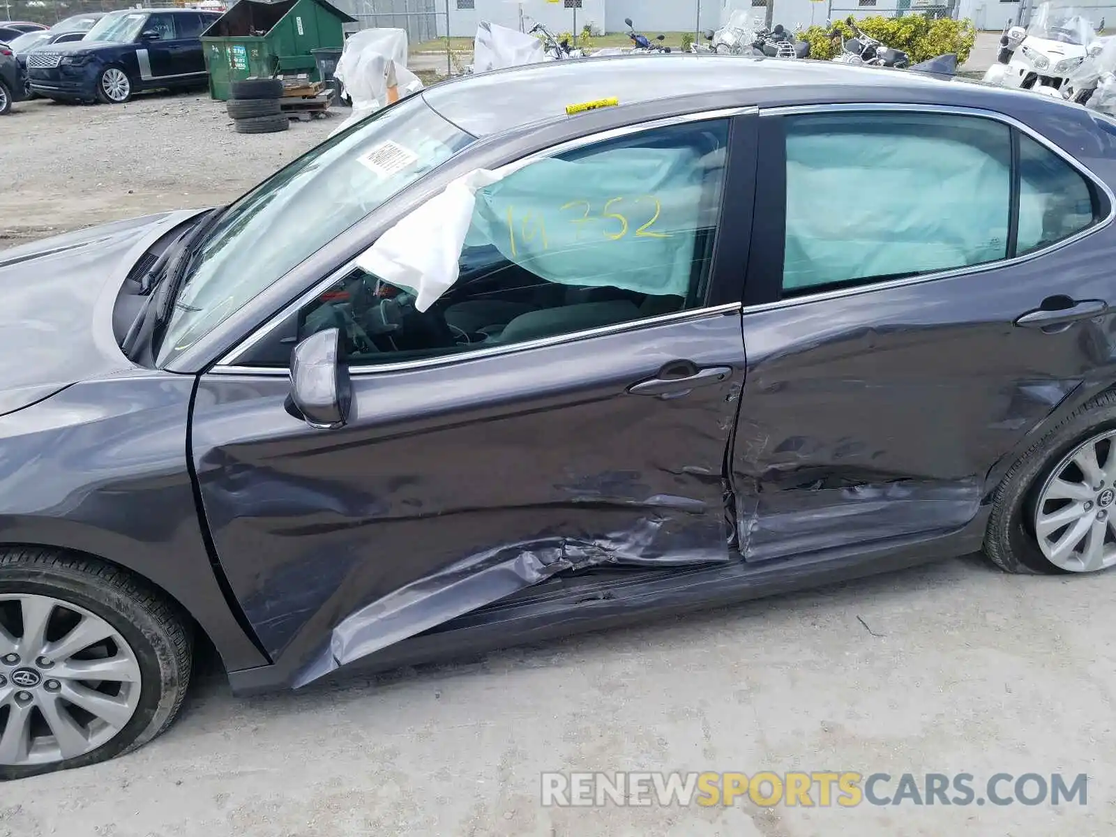 10 Photograph of a damaged car 4T1L11AK9LU885811 TOYOTA CAMRY 2020