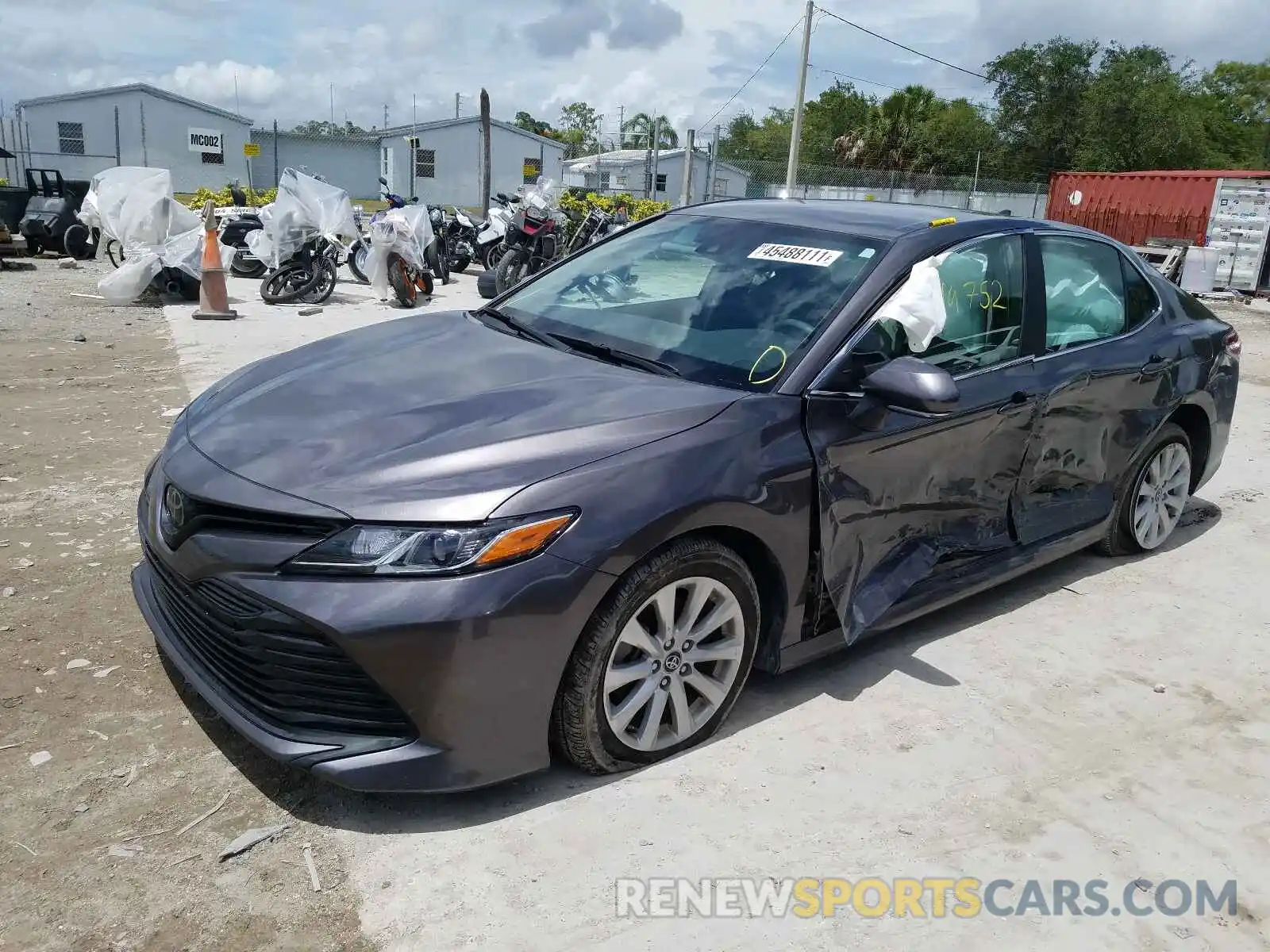 2 Photograph of a damaged car 4T1L11AK9LU885811 TOYOTA CAMRY 2020