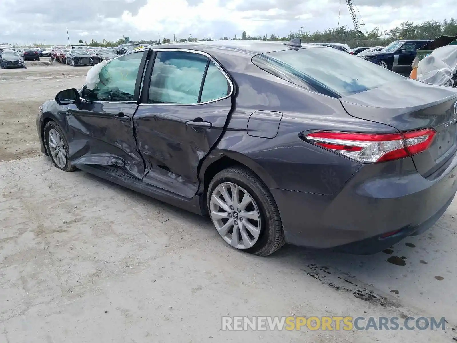 9 Photograph of a damaged car 4T1L11AK9LU885811 TOYOTA CAMRY 2020