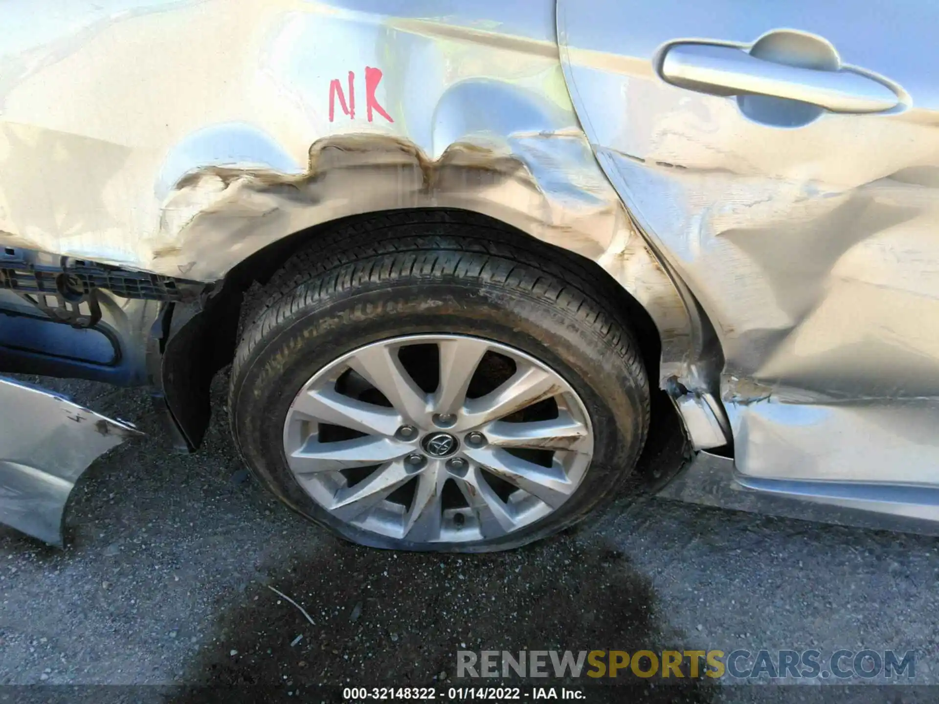 15 Photograph of a damaged car 4T1L11AK9LU929466 TOYOTA CAMRY 2020