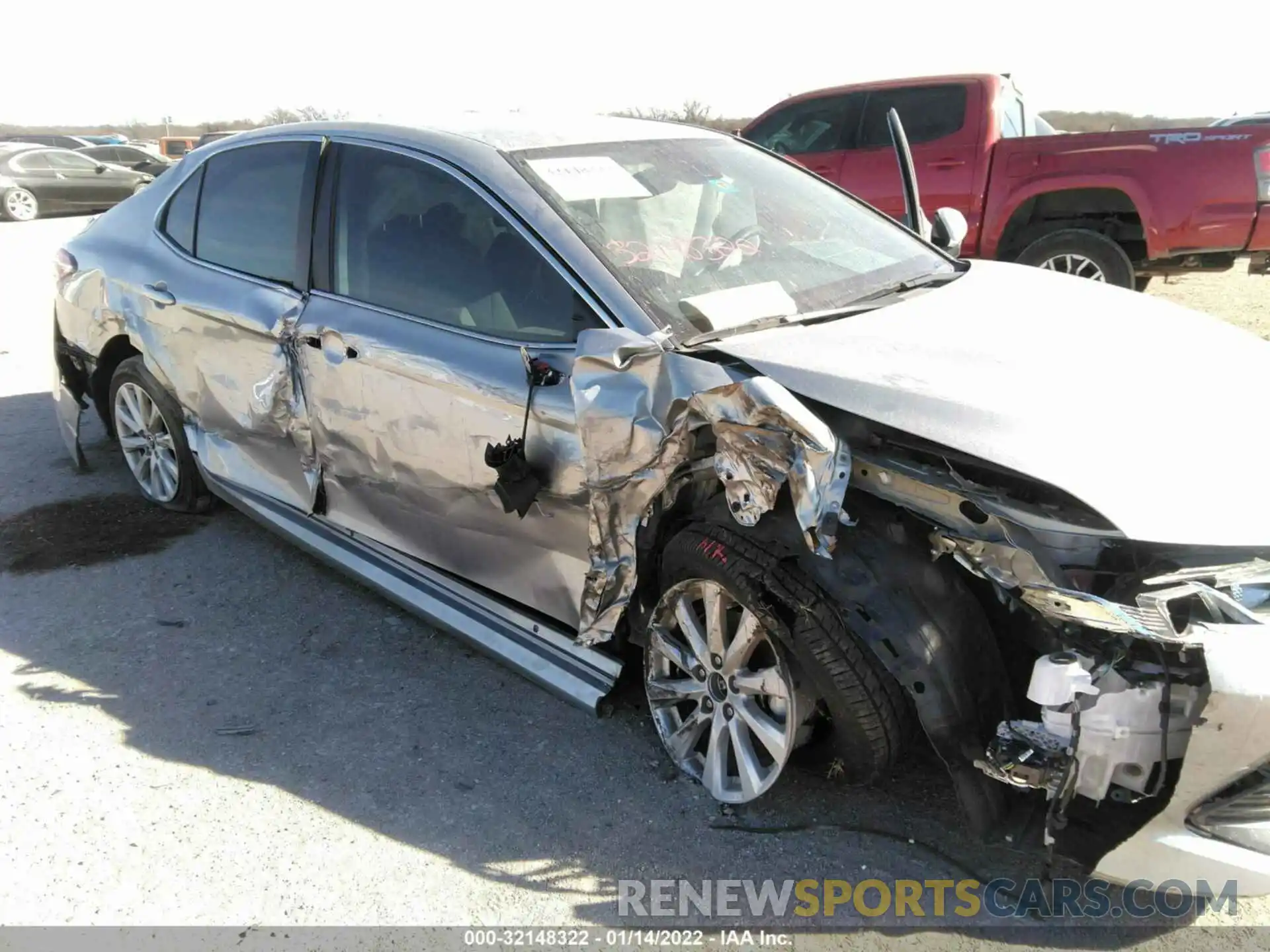 6 Photograph of a damaged car 4T1L11AK9LU929466 TOYOTA CAMRY 2020