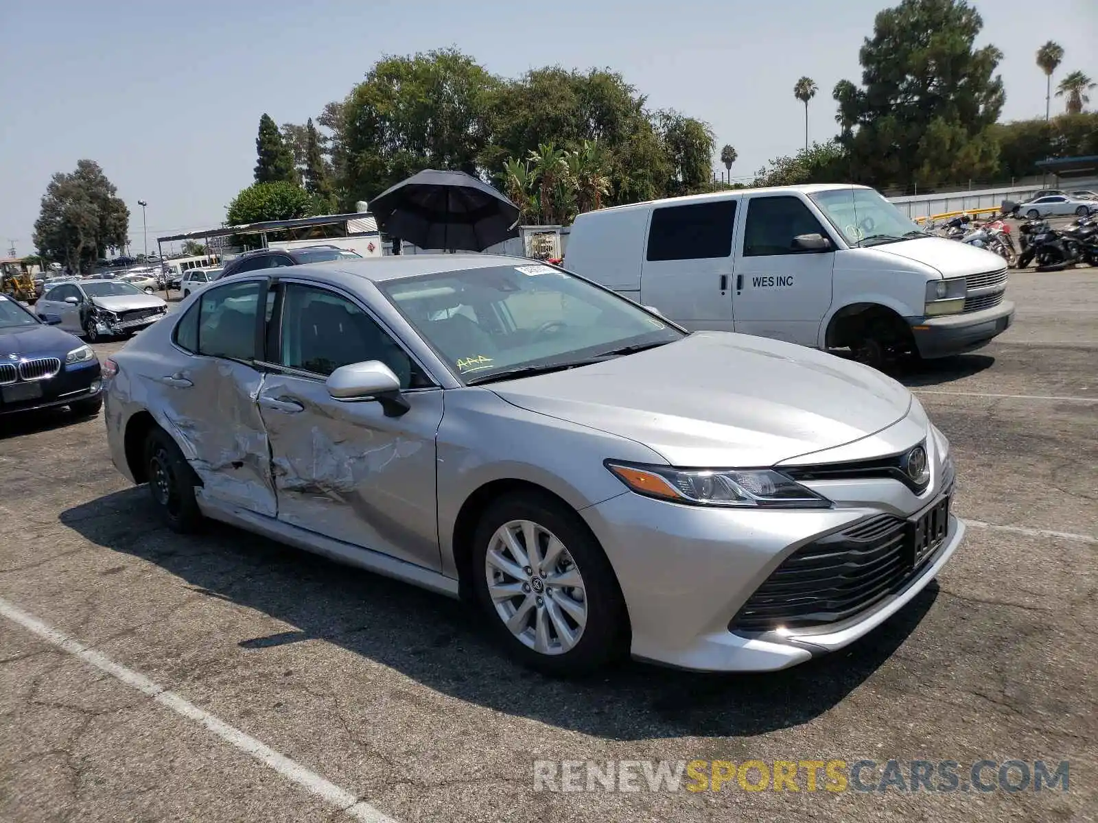 1 Photograph of a damaged car 4T1L11AK9LU935350 TOYOTA CAMRY 2020