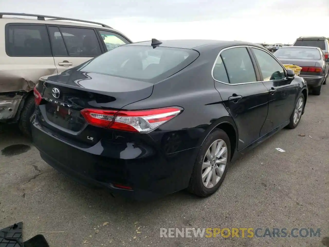 4 Photograph of a damaged car 4T1L11AKXLU935096 TOYOTA CAMRY 2020