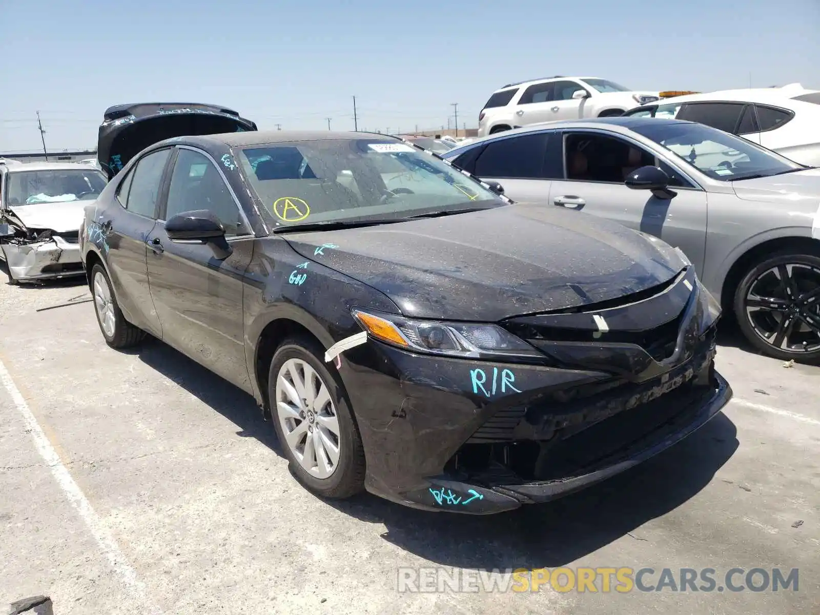 1 Photograph of a damaged car 4T1L11AKXLU940556 TOYOTA CAMRY 2020