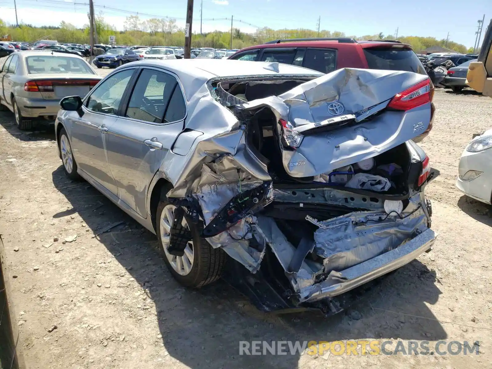 3 Photograph of a damaged car 4T1L11BK6LU005131 TOYOTA CAMRY 2020