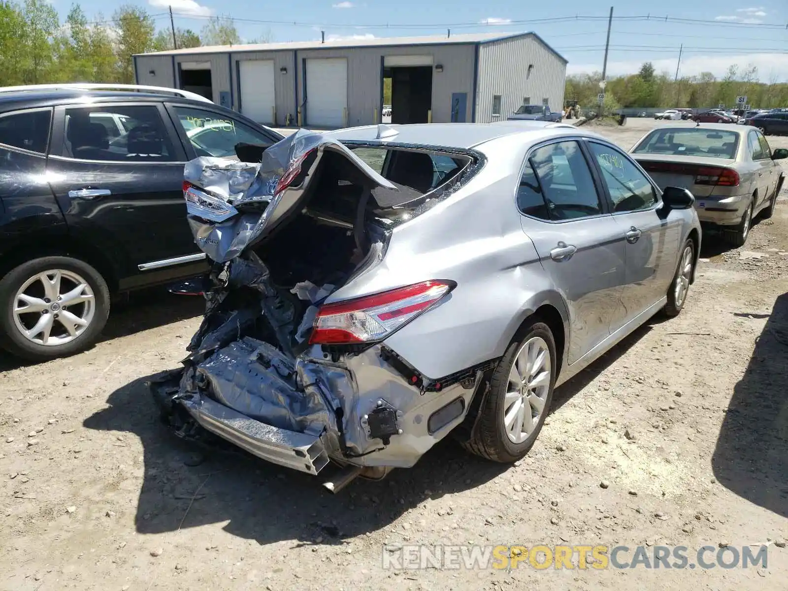 4 Photograph of a damaged car 4T1L11BK6LU005131 TOYOTA CAMRY 2020