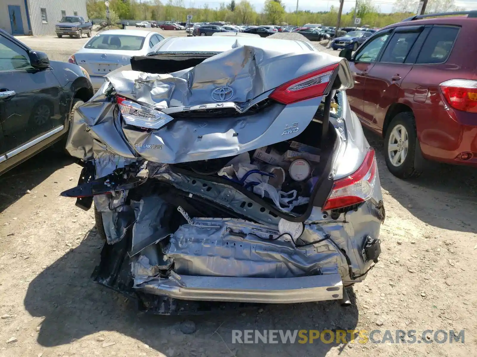 9 Photograph of a damaged car 4T1L11BK6LU005131 TOYOTA CAMRY 2020