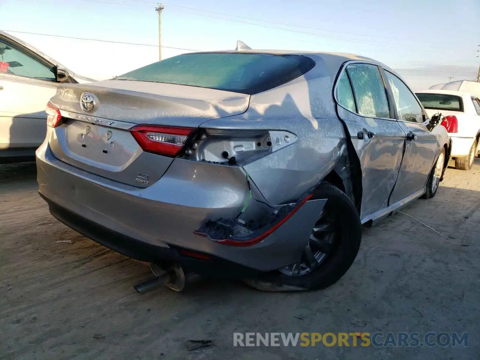 4 Photograph of a damaged car 4T1L11BK6LU013634 TOYOTA CAMRY 2020