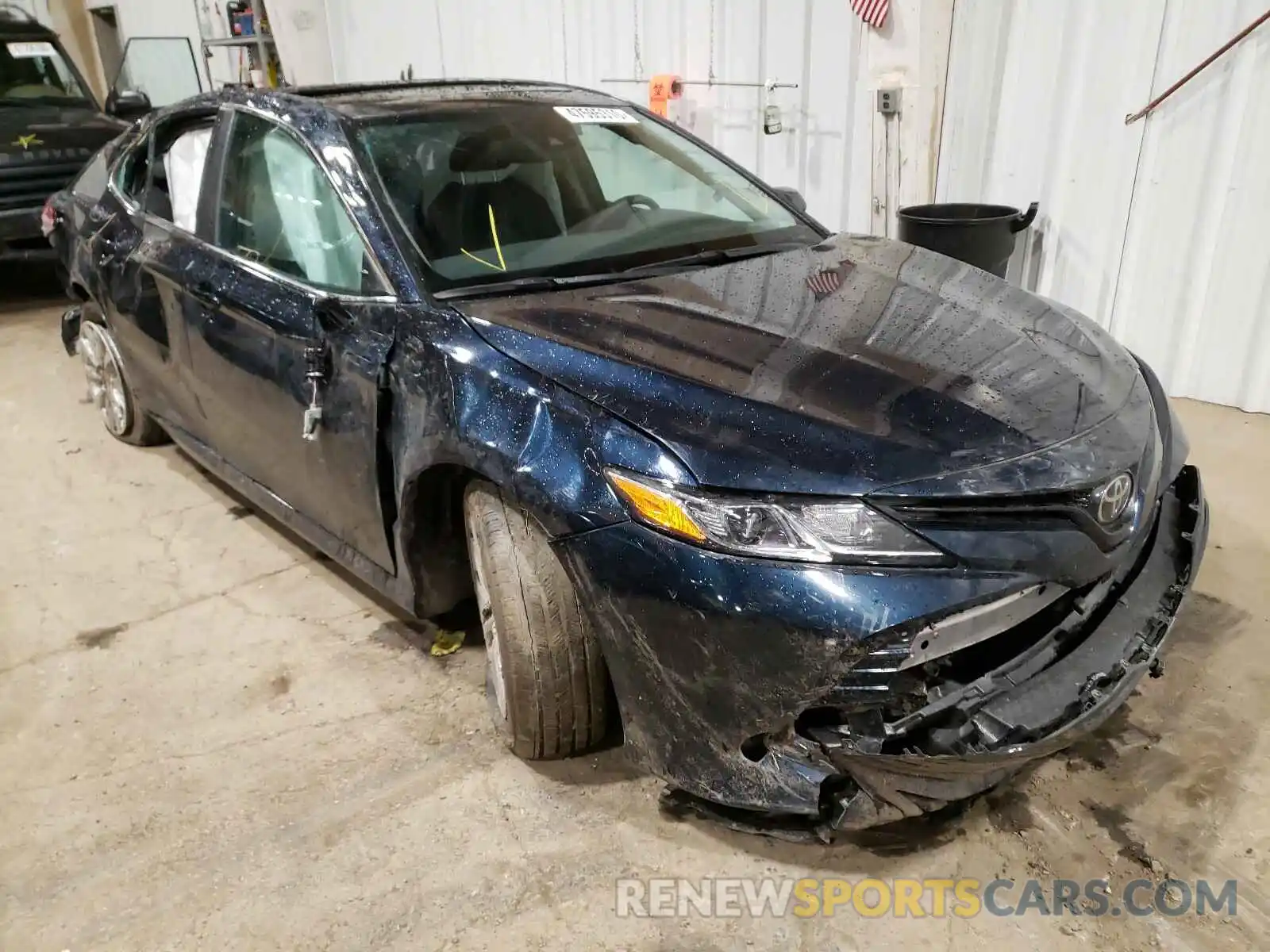 1 Photograph of a damaged car 4T1L11BK8LU001663 TOYOTA CAMRY 2020