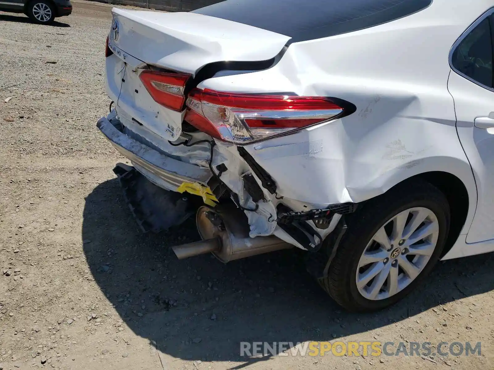 9 Photograph of a damaged car 4T1L11BK8LU003638 TOYOTA CAMRY 2020