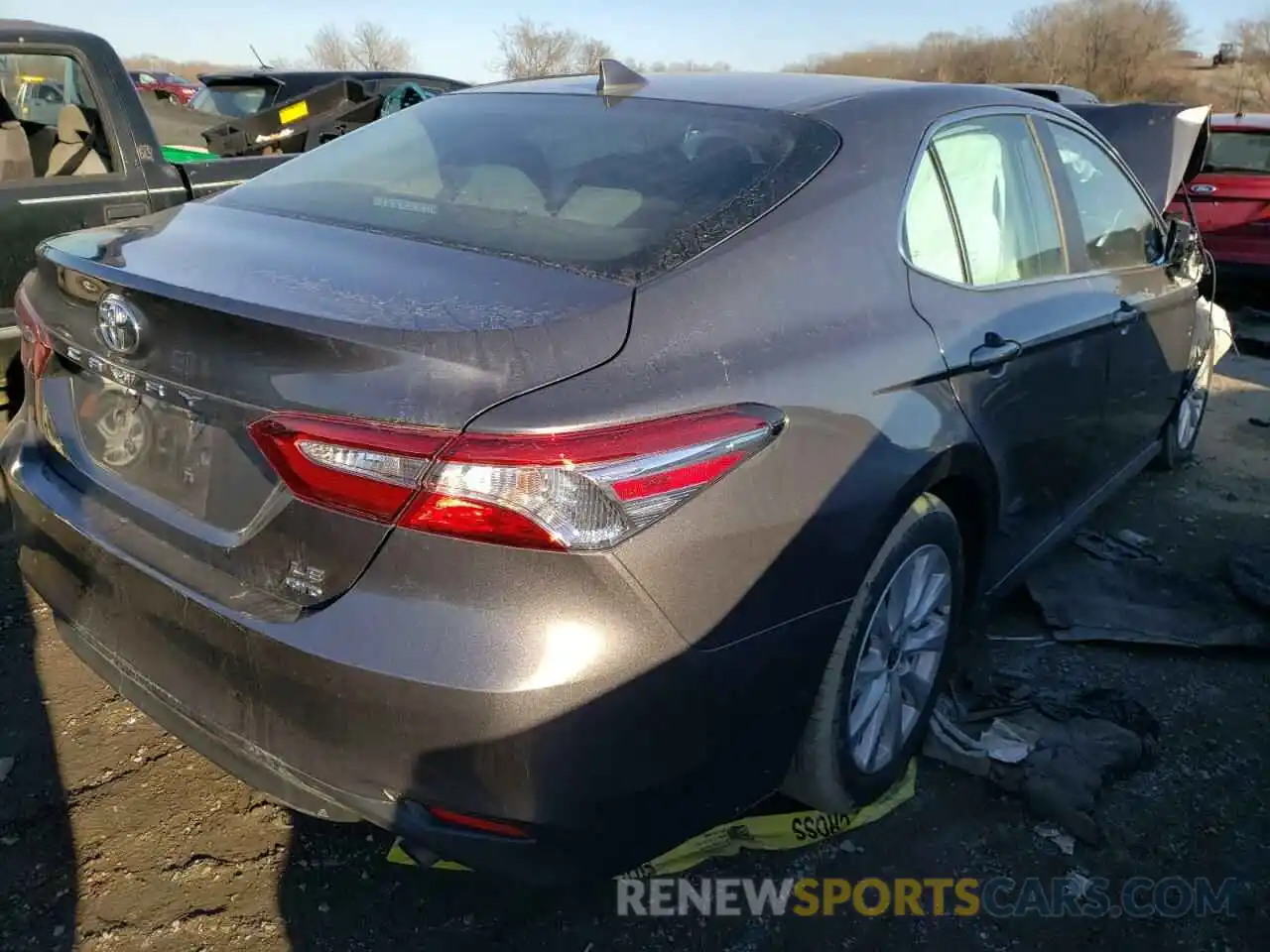 4 Photograph of a damaged car 4T1L11BK8LU006359 TOYOTA CAMRY 2020