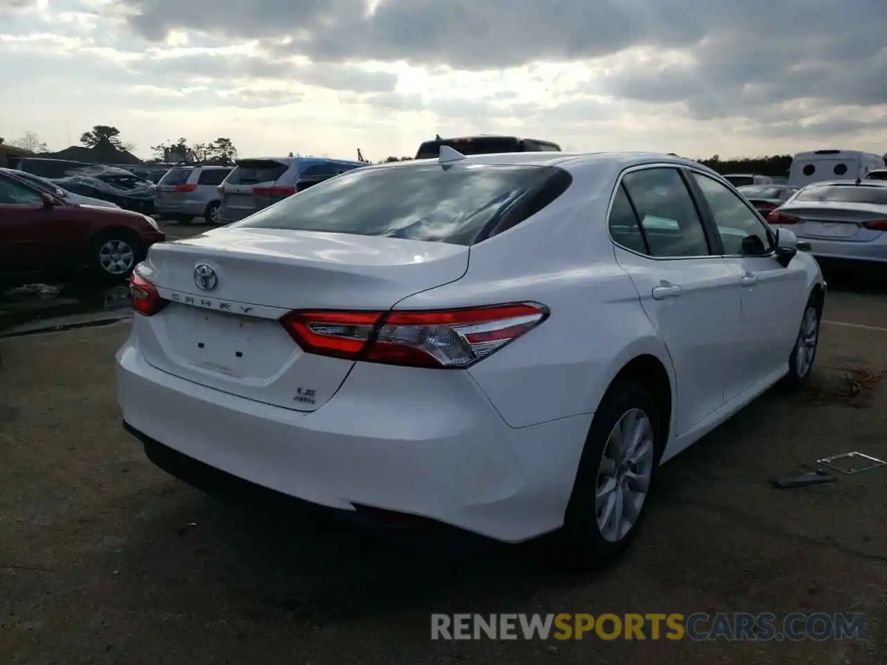 4 Photograph of a damaged car 4T1L11BK9LU010758 TOYOTA CAMRY 2020