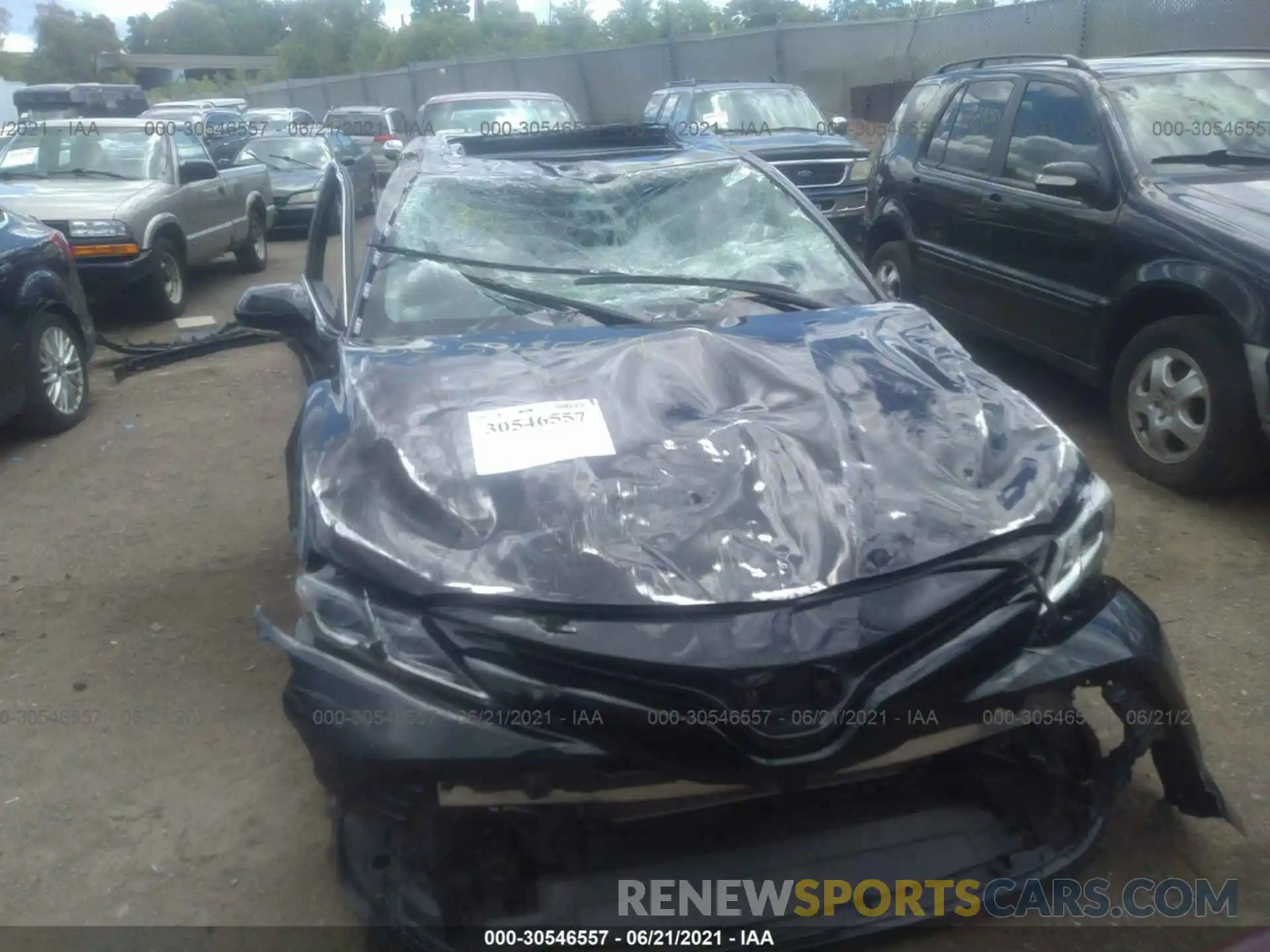 10 Photograph of a damaged car 4T1L11BKXLU005357 TOYOTA CAMRY 2020