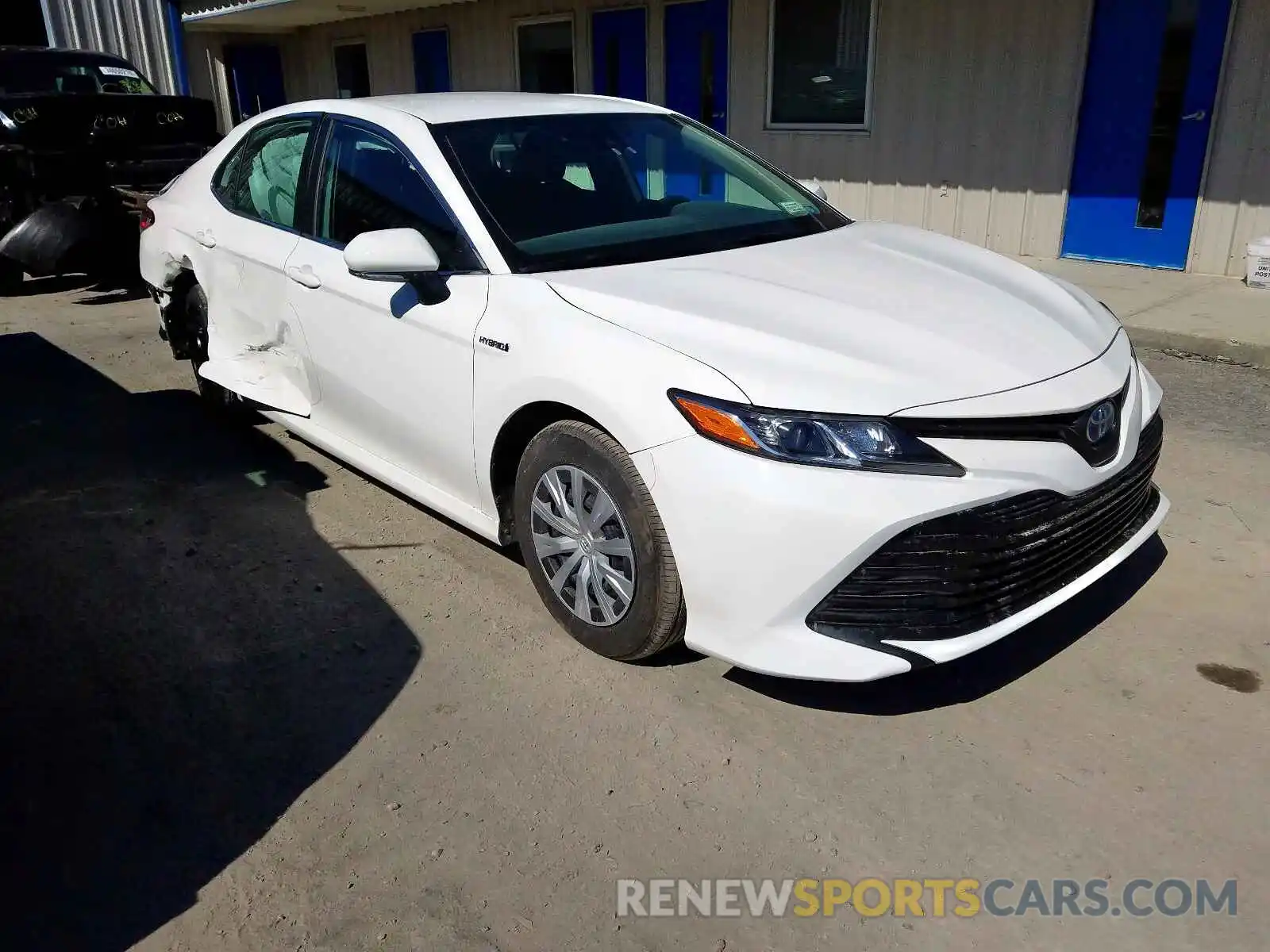 1 Photograph of a damaged car 4T1L31AK1LU524079 TOYOTA CAMRY 2020