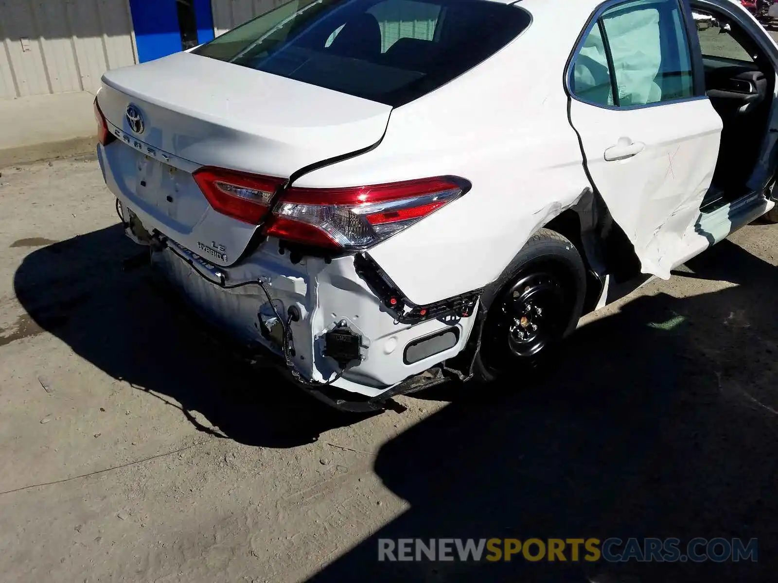 9 Photograph of a damaged car 4T1L31AK1LU524079 TOYOTA CAMRY 2020