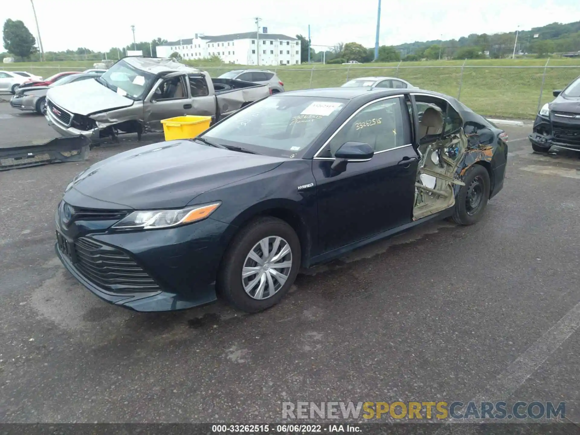 2 Photograph of a damaged car 4T1L31AK2LU523720 TOYOTA CAMRY 2020