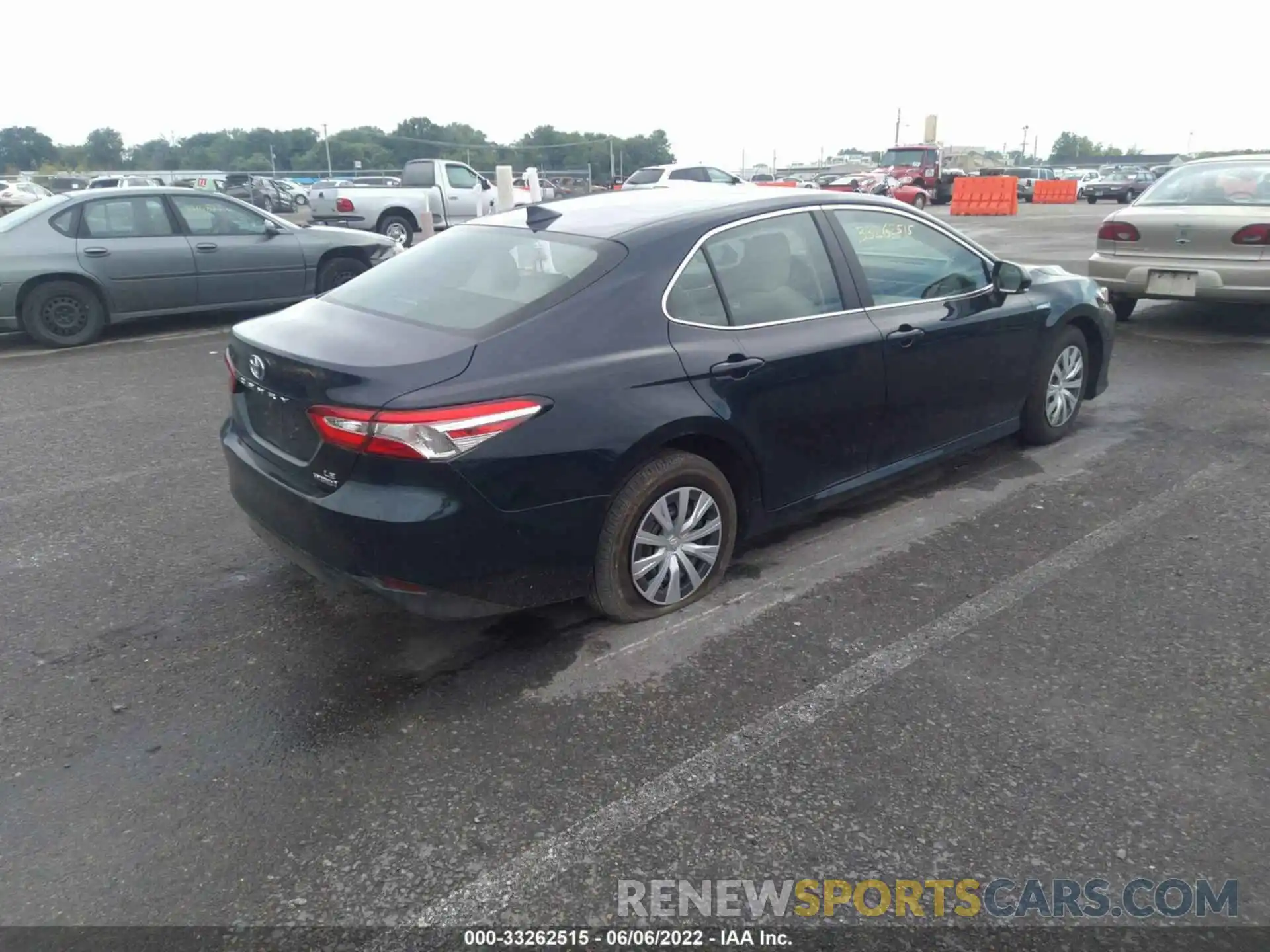 4 Photograph of a damaged car 4T1L31AK2LU523720 TOYOTA CAMRY 2020