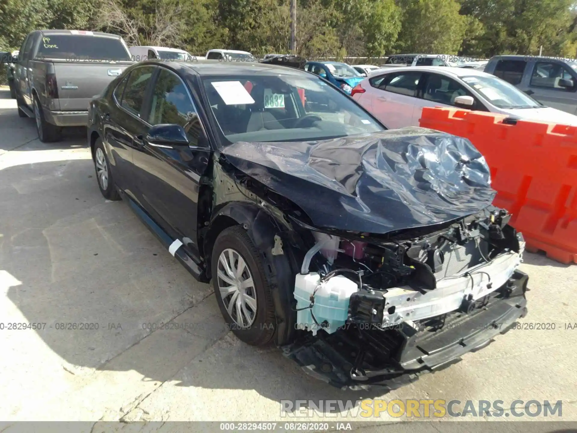 1 Photograph of a damaged car 4T1L31AK2LU526200 TOYOTA CAMRY 2020