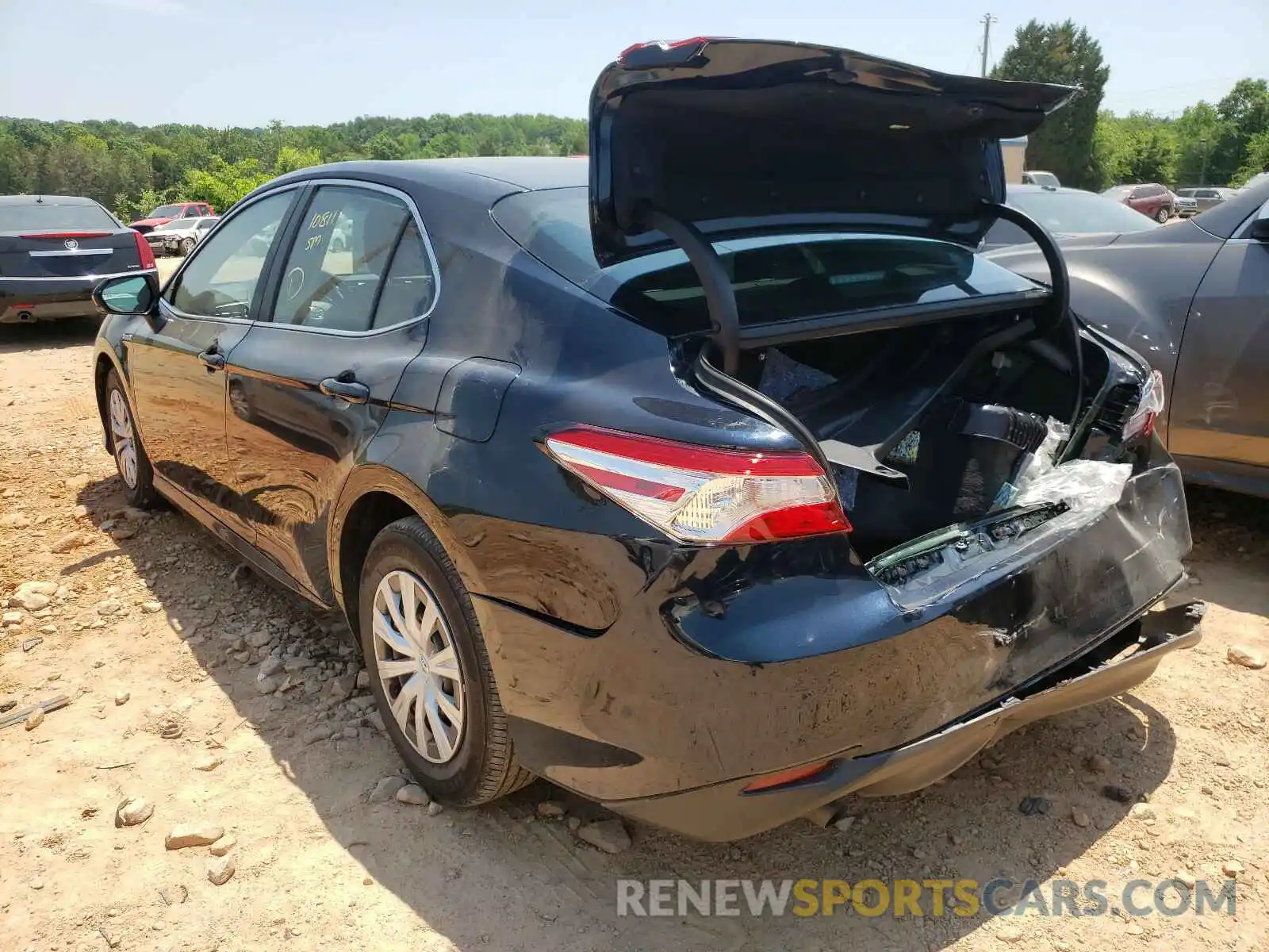 3 Photograph of a damaged car 4T1L31AK6LU017596 TOYOTA CAMRY 2020