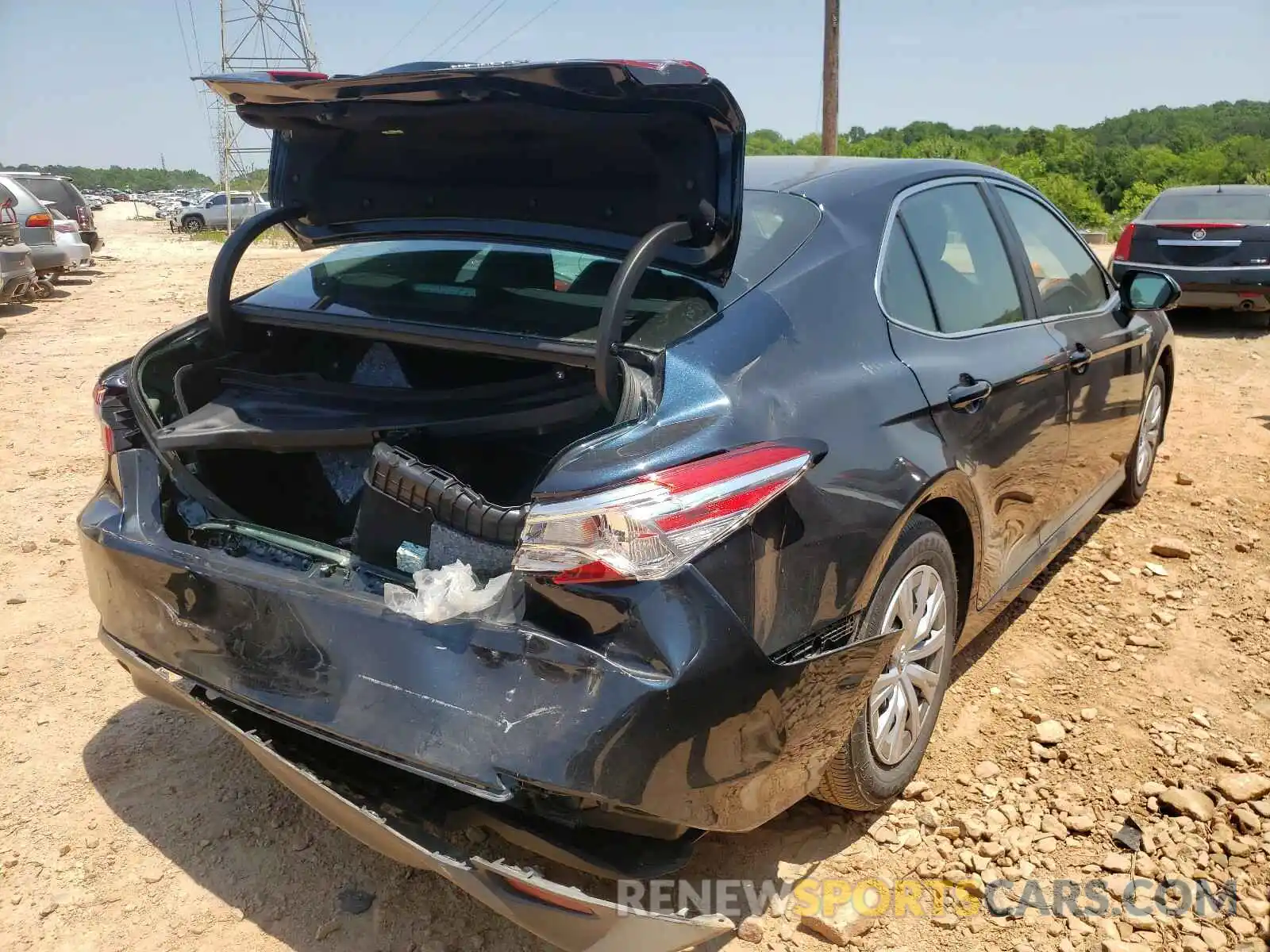 4 Photograph of a damaged car 4T1L31AK6LU017596 TOYOTA CAMRY 2020