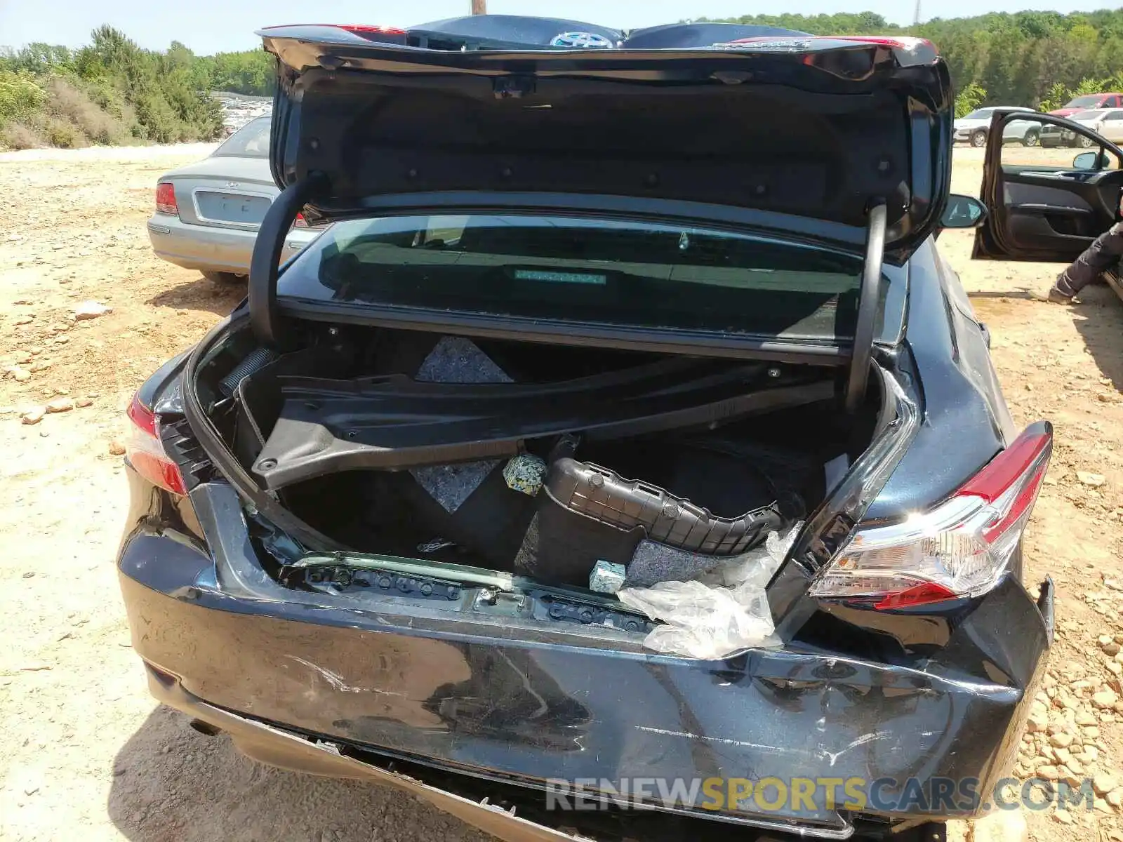 9 Photograph of a damaged car 4T1L31AK6LU017596 TOYOTA CAMRY 2020