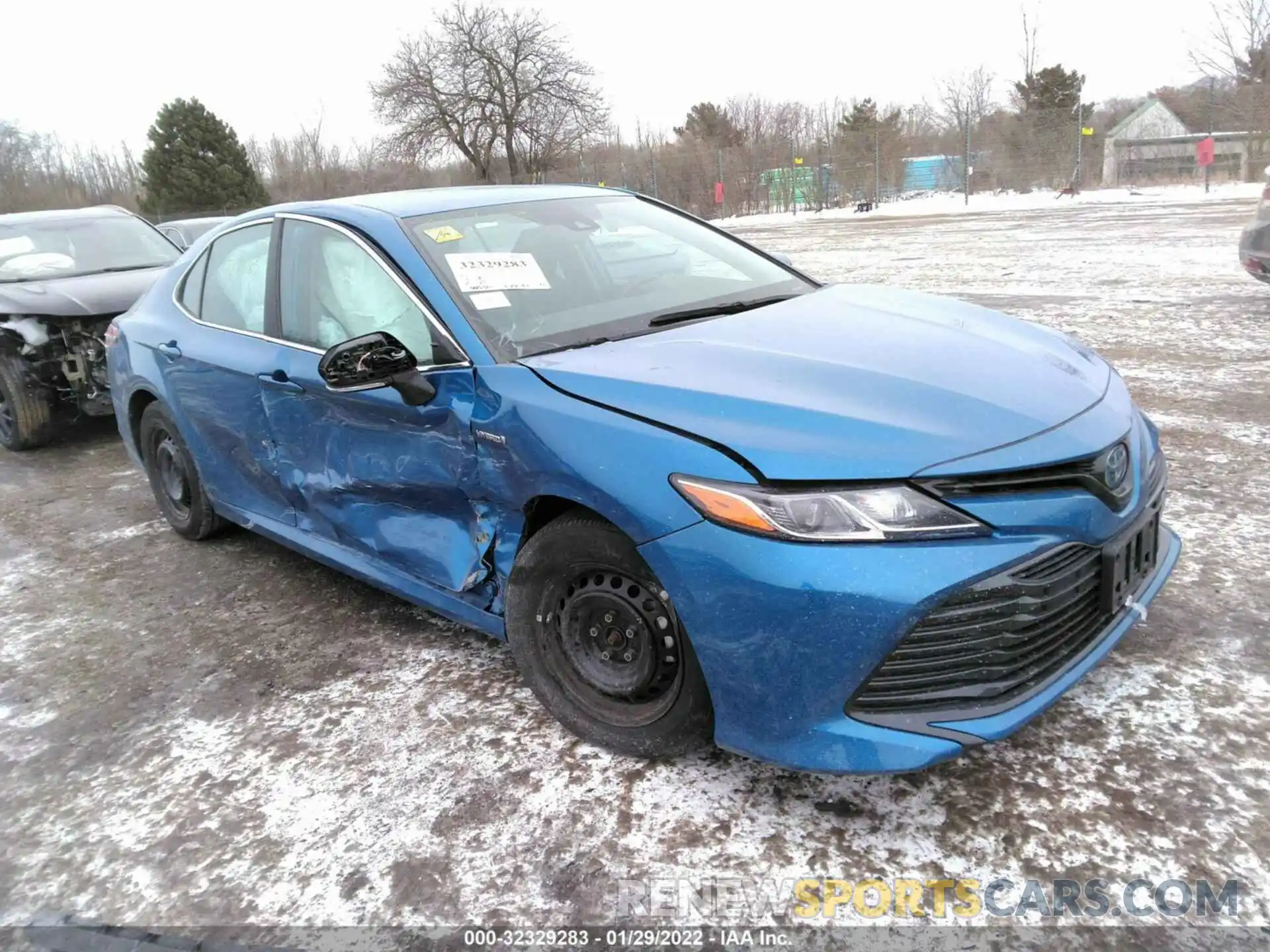 1 Photograph of a damaged car 4T1L31AK7LU011015 TOYOTA CAMRY 2020