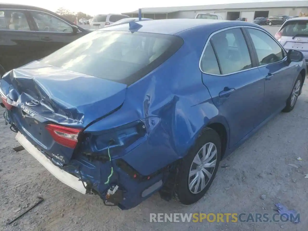 4 Photograph of a damaged car 4T1L31AK9LU016314 TOYOTA CAMRY 2020