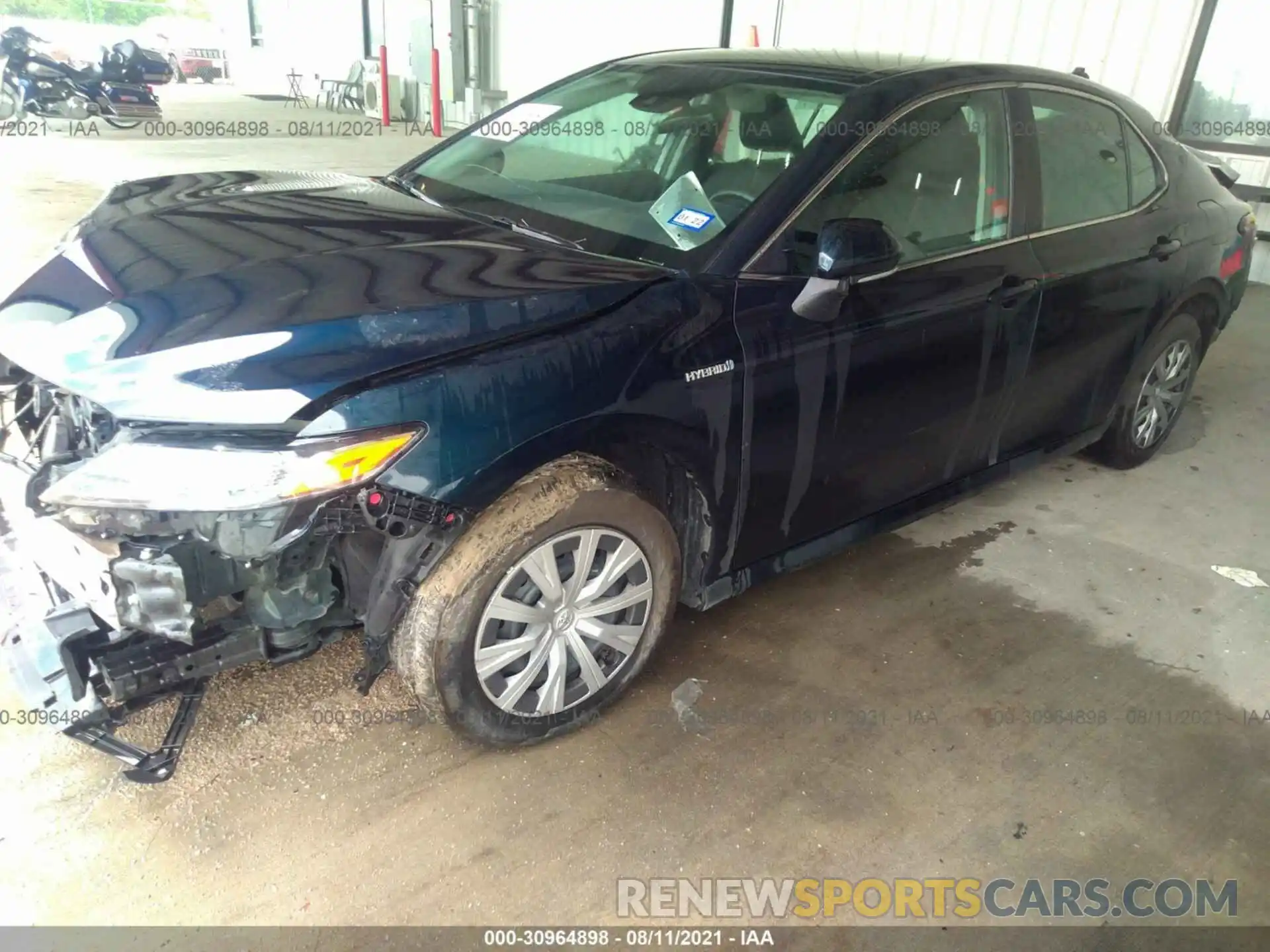 2 Photograph of a damaged car 4T1L31AK9LU523438 TOYOTA CAMRY 2020