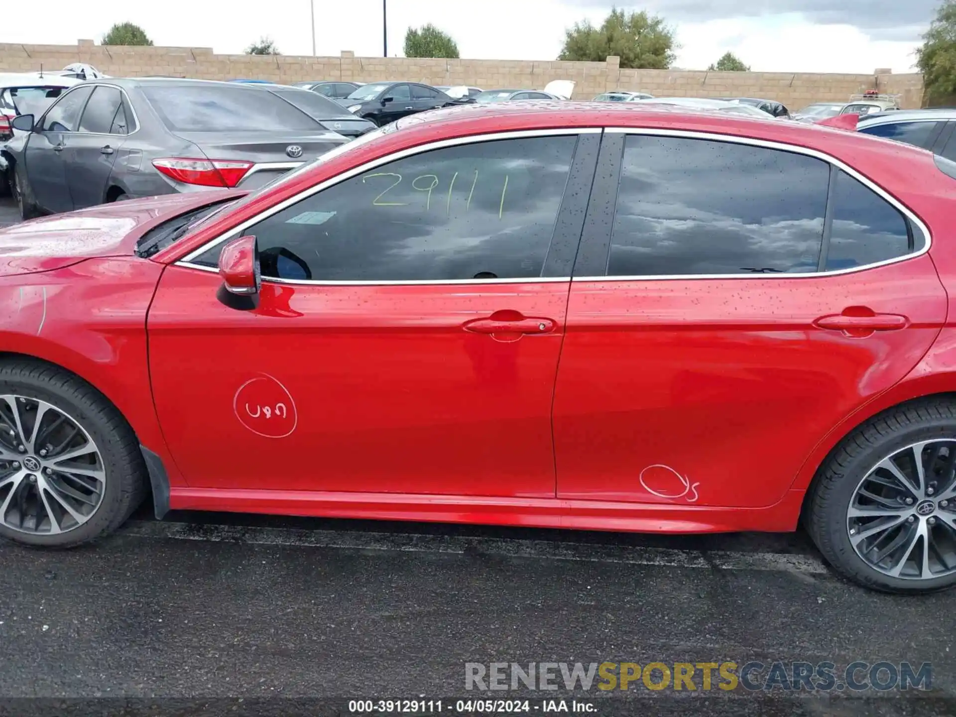 15 Photograph of a damaged car 4T1M11AK0LU380597 TOYOTA CAMRY 2020