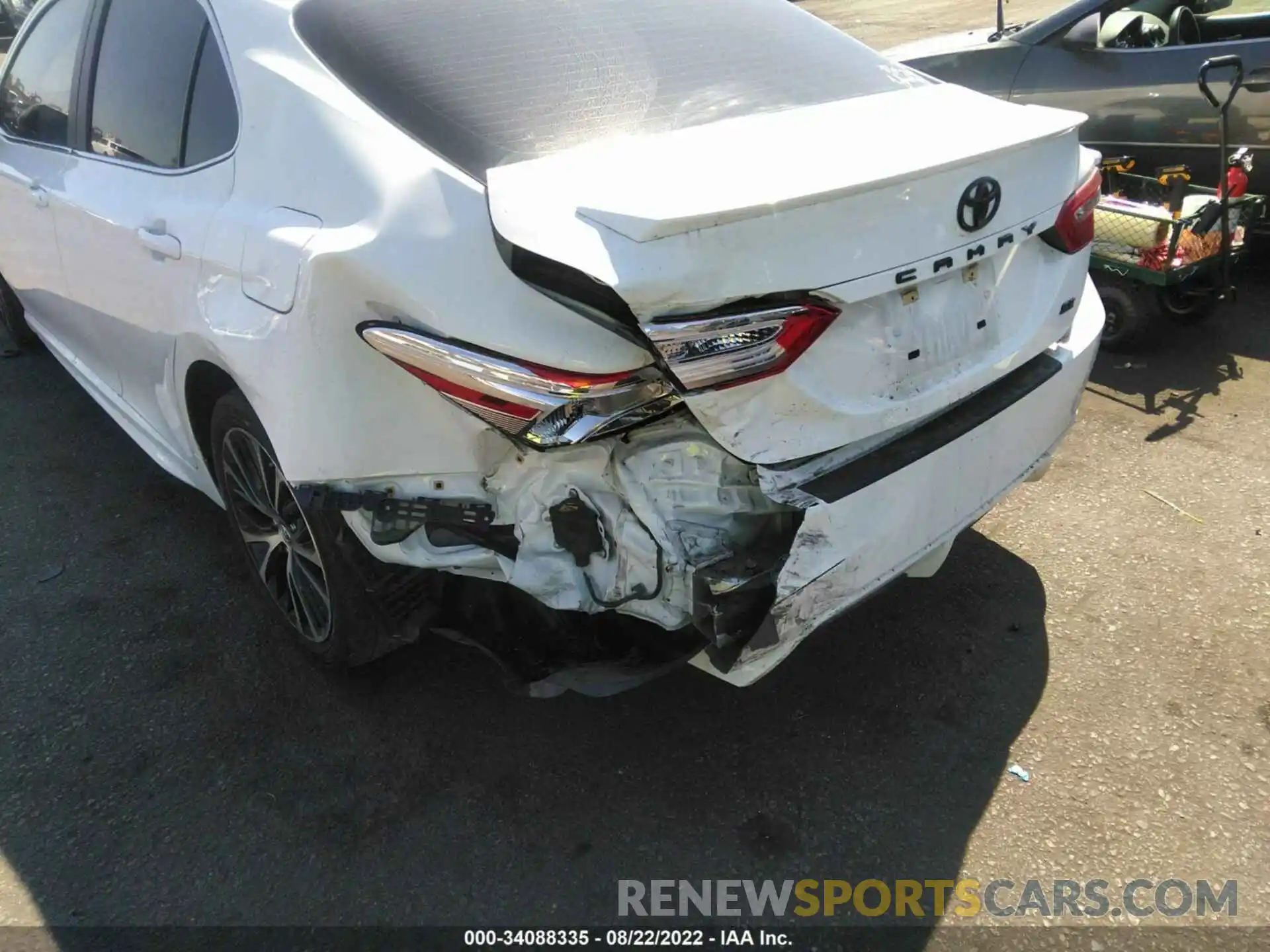 6 Photograph of a damaged car 4T1M11AK0LU506814 TOYOTA CAMRY 2020