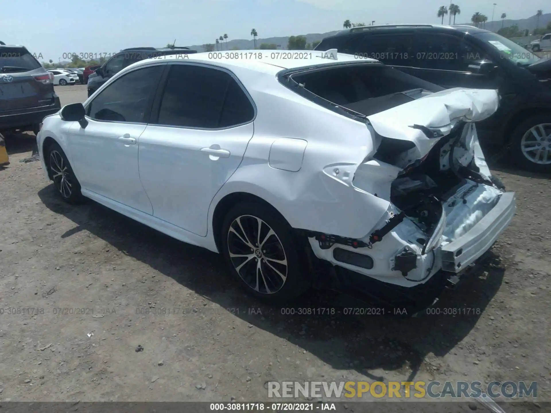 3 Photograph of a damaged car 4T1M11AK0LU507297 TOYOTA CAMRY 2020