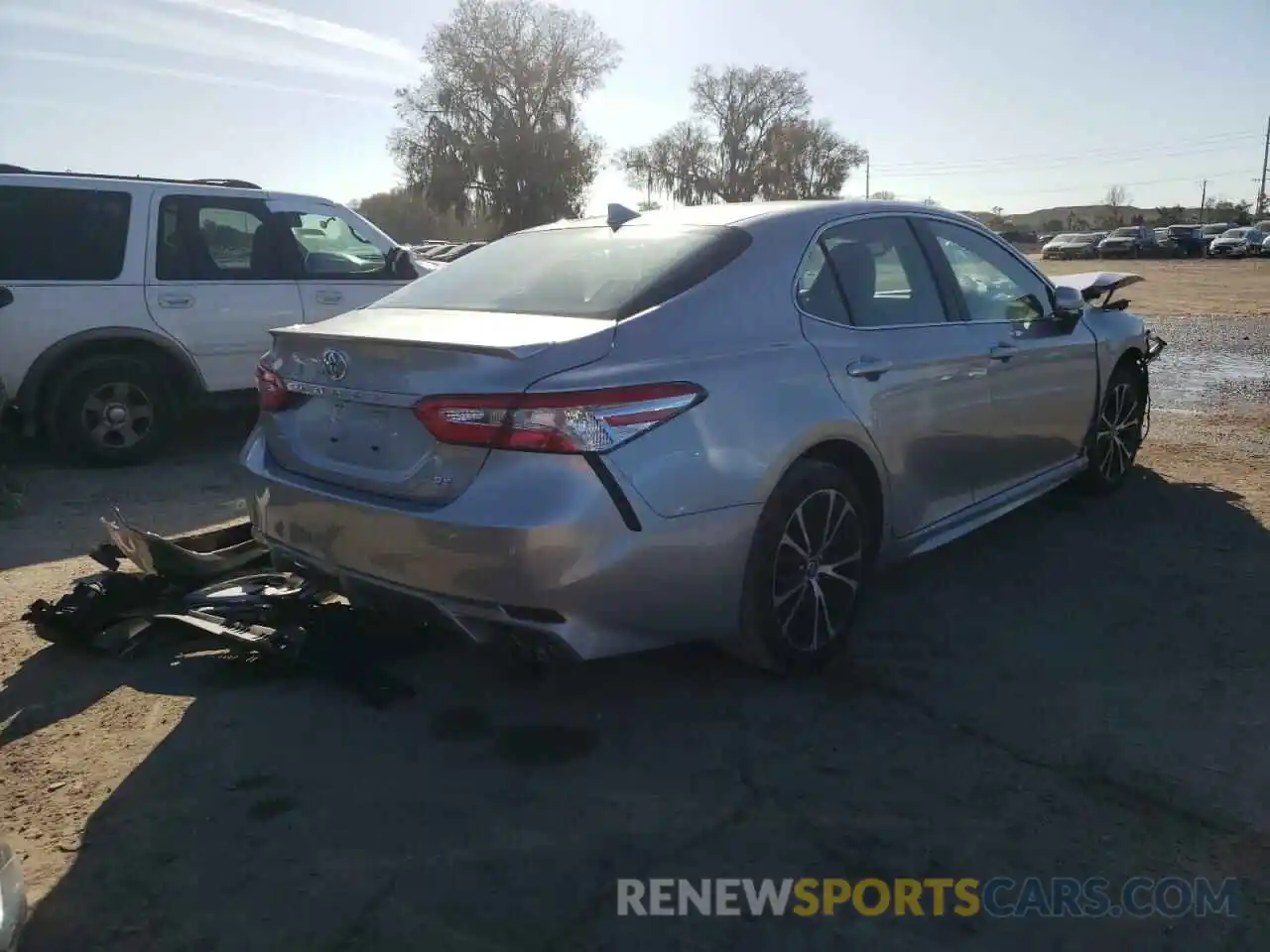 4 Photograph of a damaged car 4T1M11AK0LU507851 TOYOTA CAMRY 2020