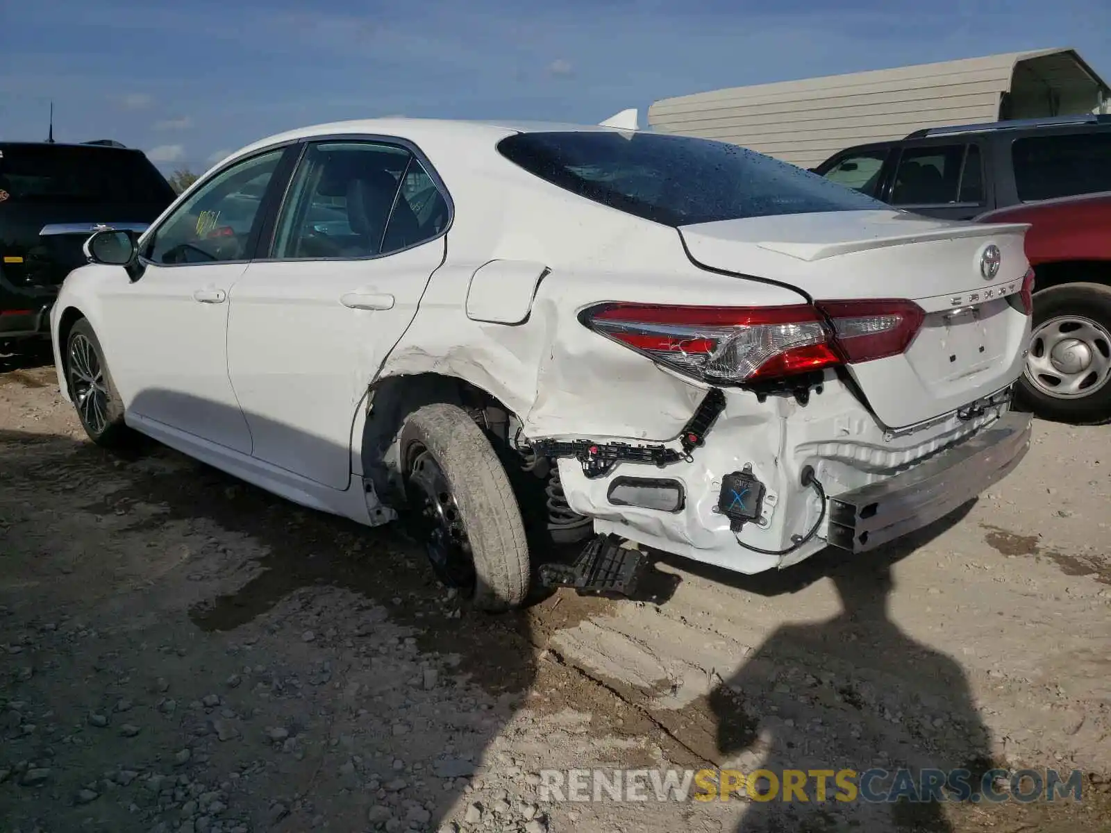 3 Photograph of a damaged car 4T1M11AK0LU860848 TOYOTA CAMRY 2020