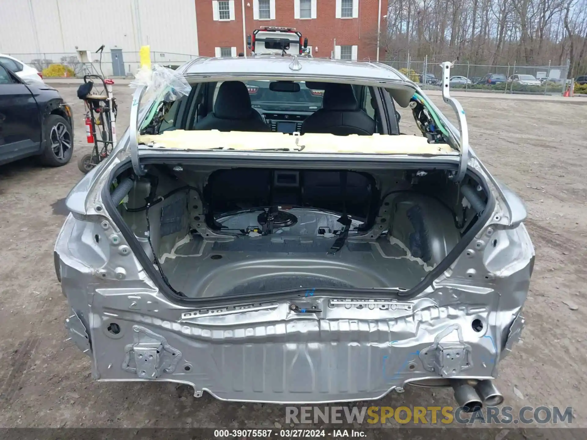 16 Photograph of a damaged car 4T1M11AK0LU900328 TOYOTA CAMRY 2020