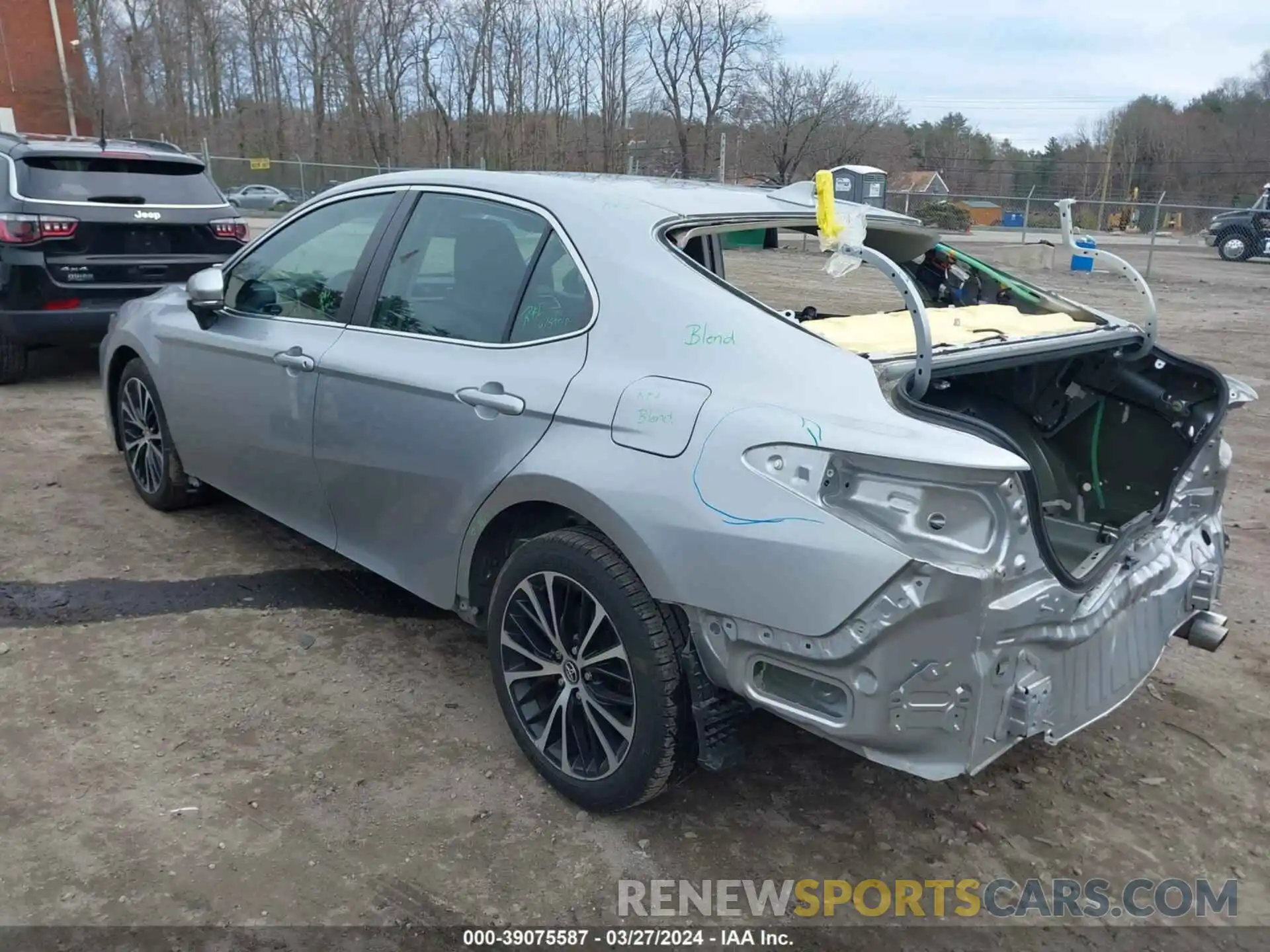 3 Photograph of a damaged car 4T1M11AK0LU900328 TOYOTA CAMRY 2020