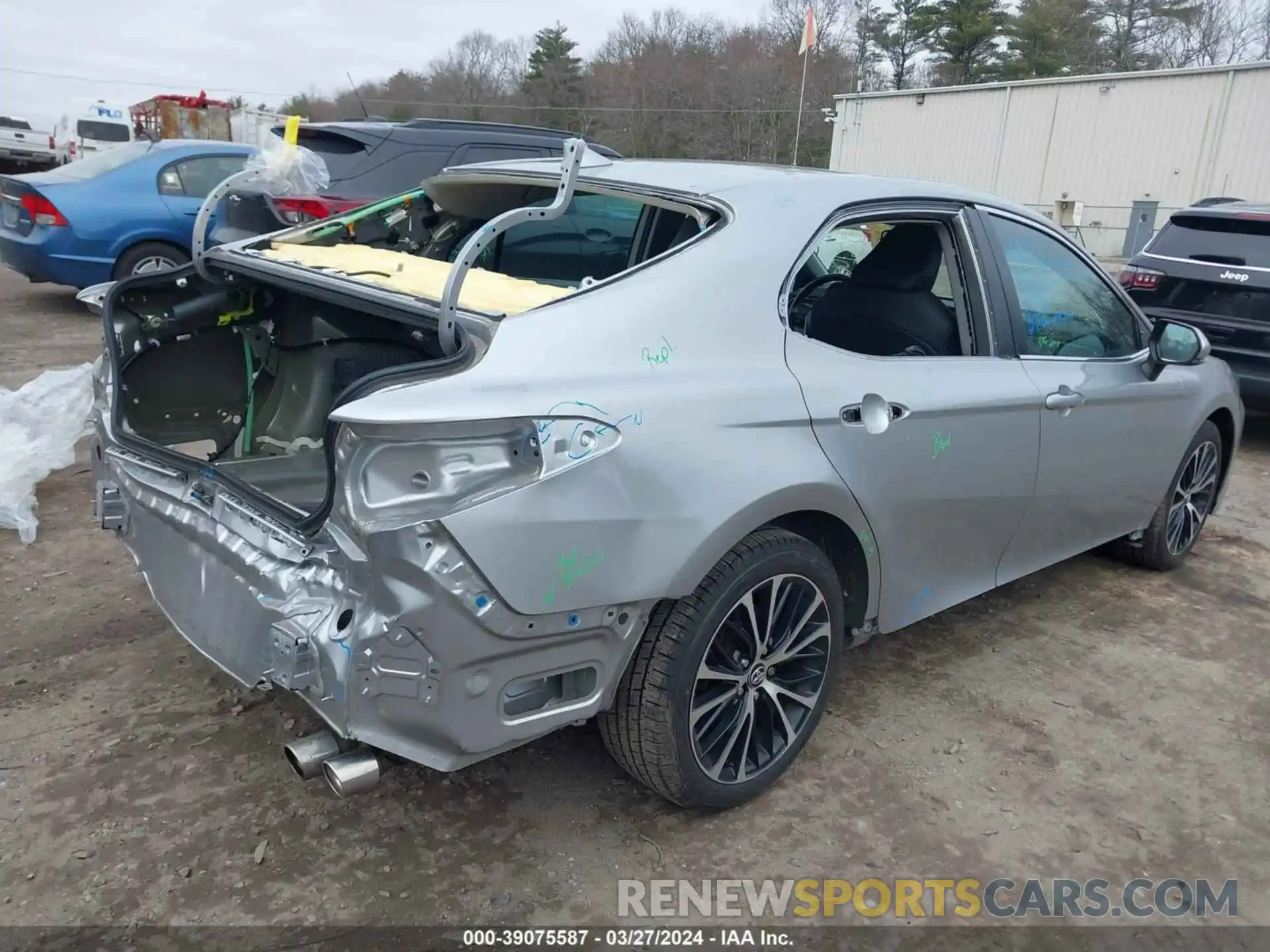 4 Photograph of a damaged car 4T1M11AK0LU900328 TOYOTA CAMRY 2020