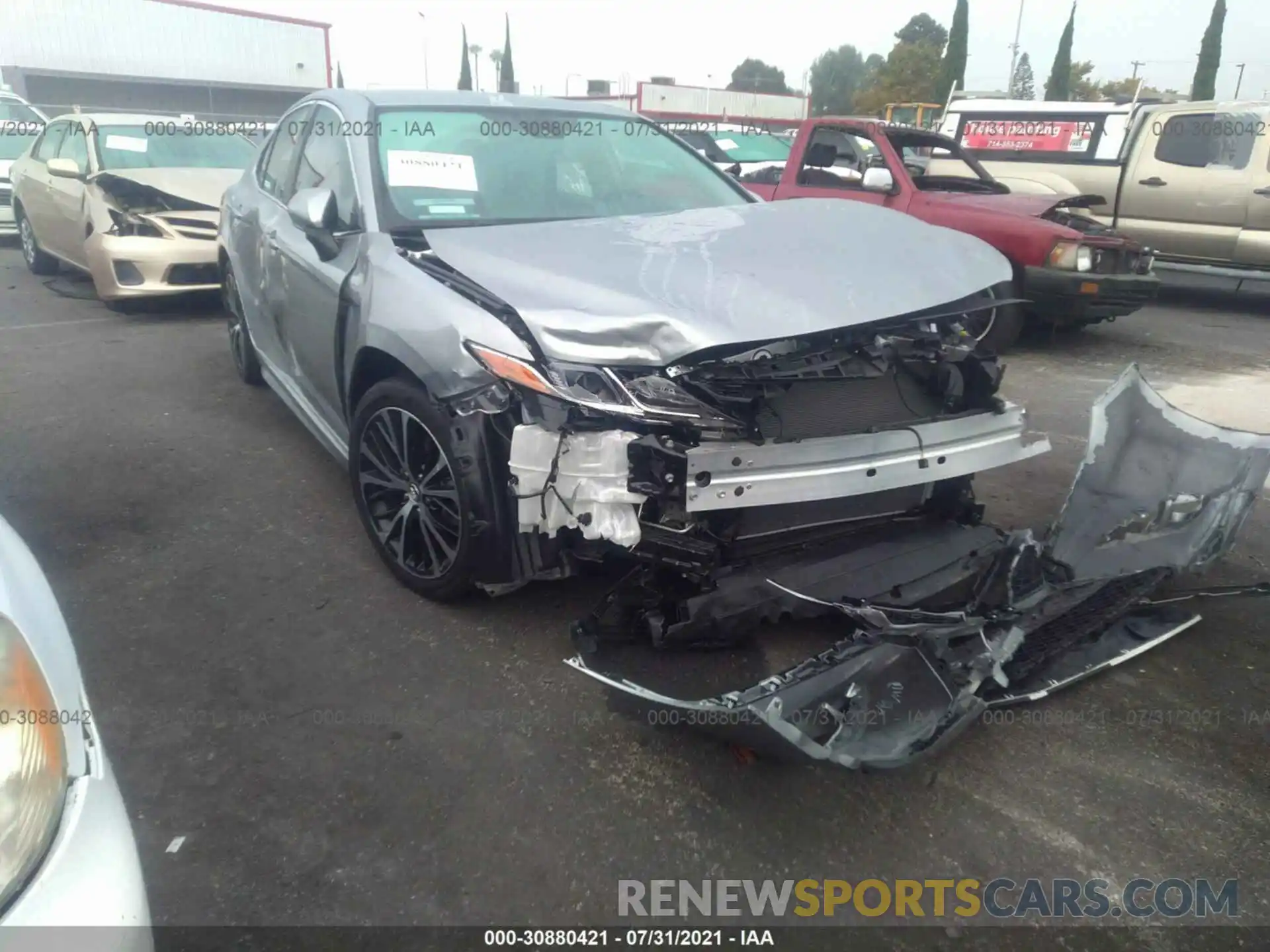 1 Photograph of a damaged car 4T1M11AK0LU923818 TOYOTA CAMRY 2020