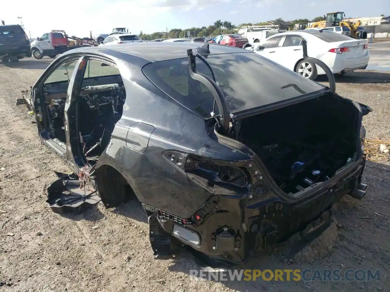 3 Photograph of a damaged car 4T1M11AK0LU930025 TOYOTA CAMRY 2020