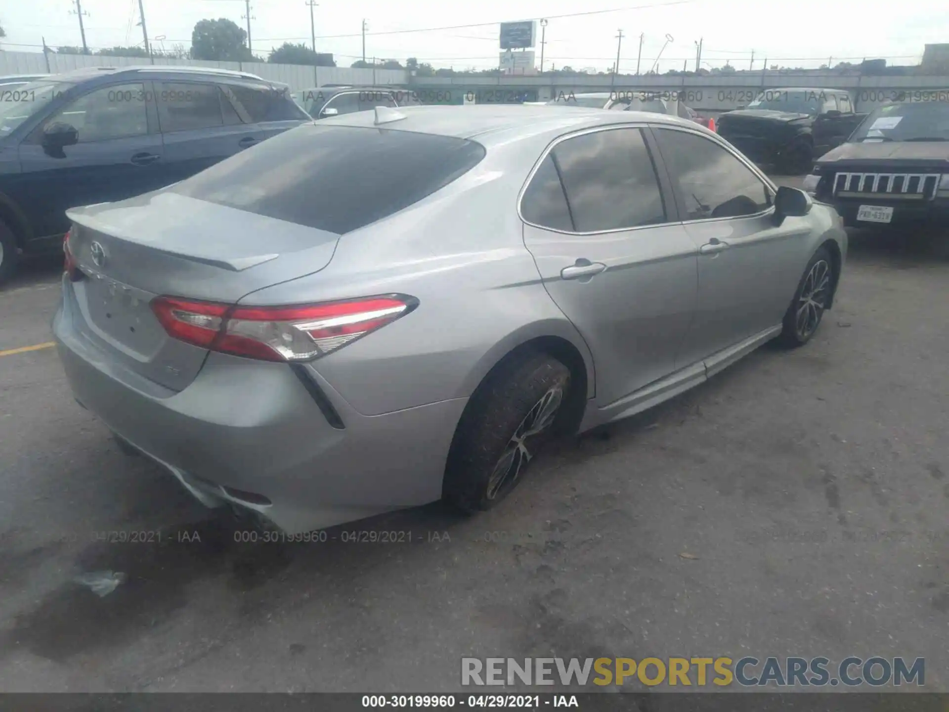 4 Photograph of a damaged car 4T1M11AK0LU938237 TOYOTA CAMRY 2020