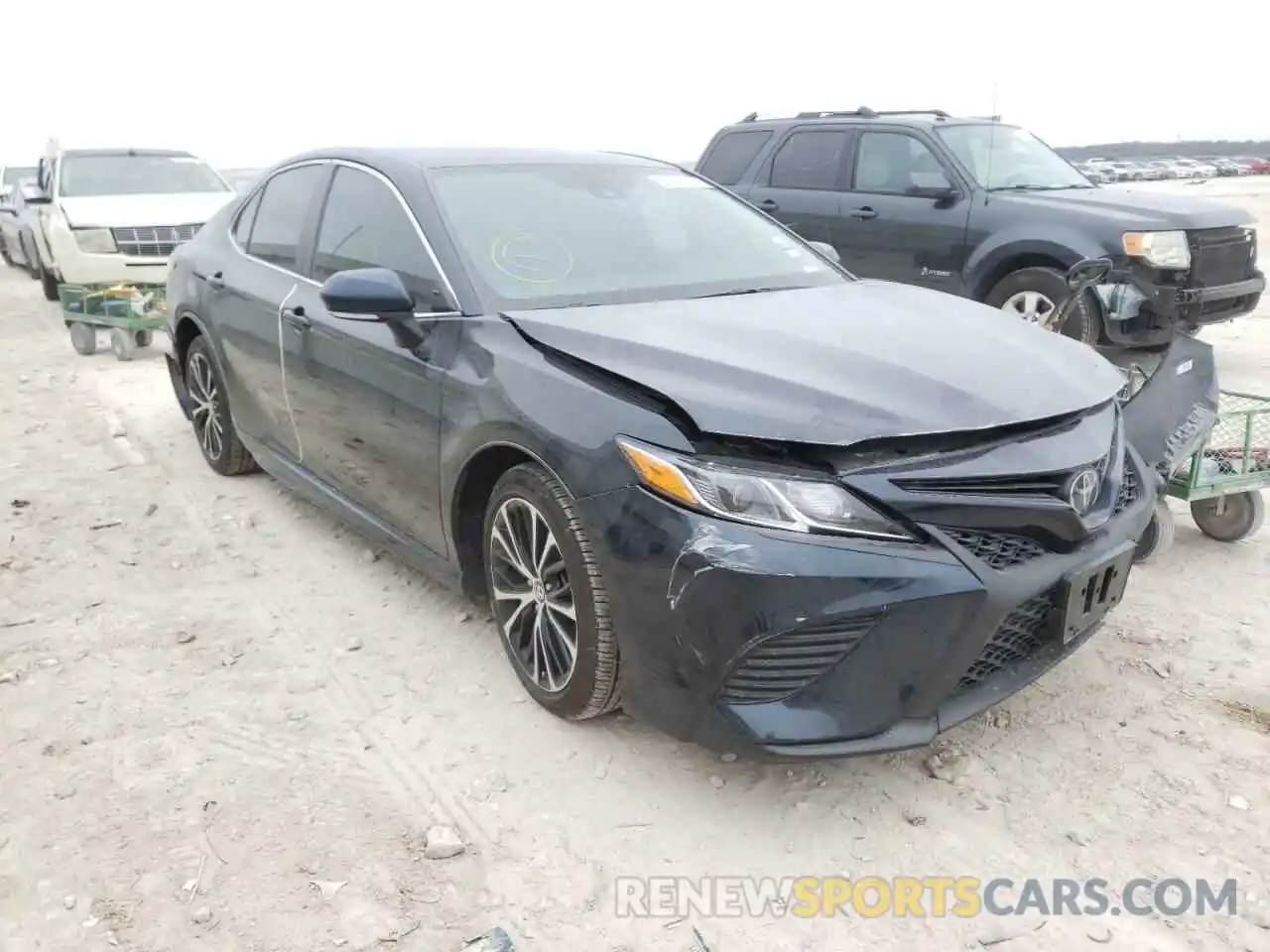 1 Photograph of a damaged car 4T1M11AK1LU318674 TOYOTA CAMRY 2020