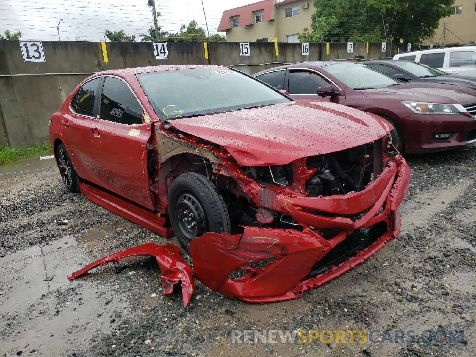 1 Photograph of a damaged car 4T1M11AK1LU320747 TOYOTA CAMRY 2020